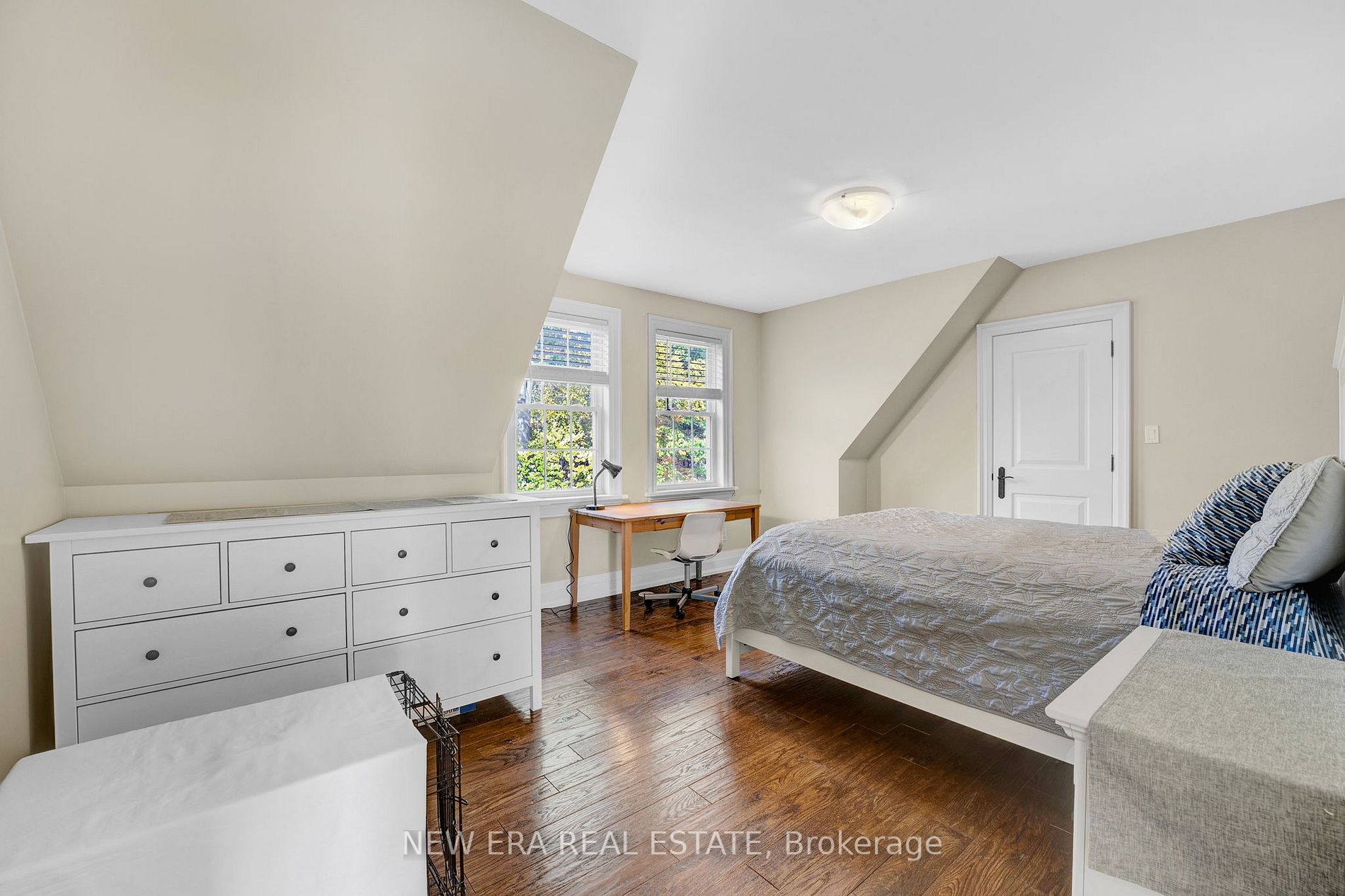 641 Bobolink Rd