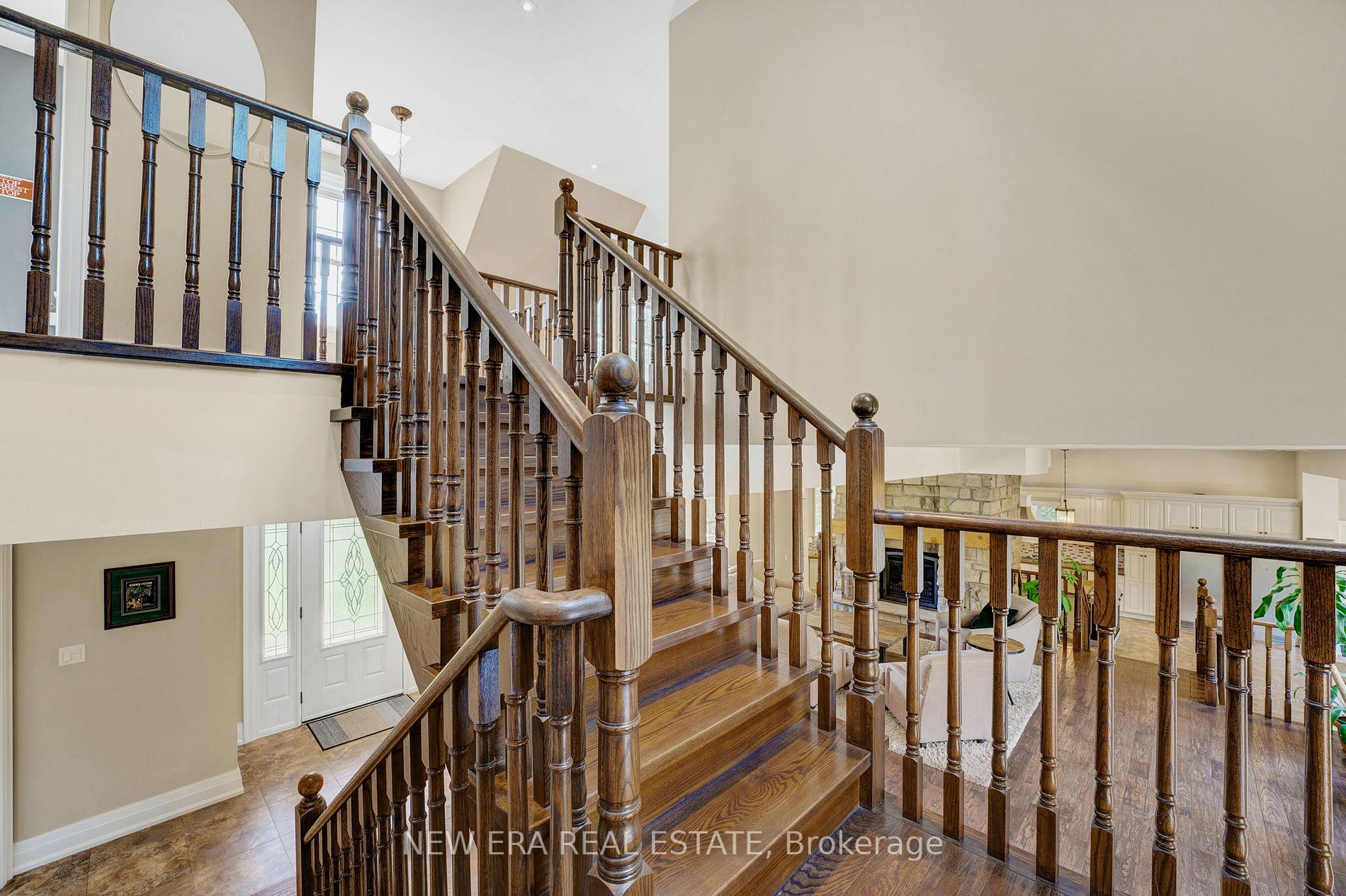 641 Bobolink Rd