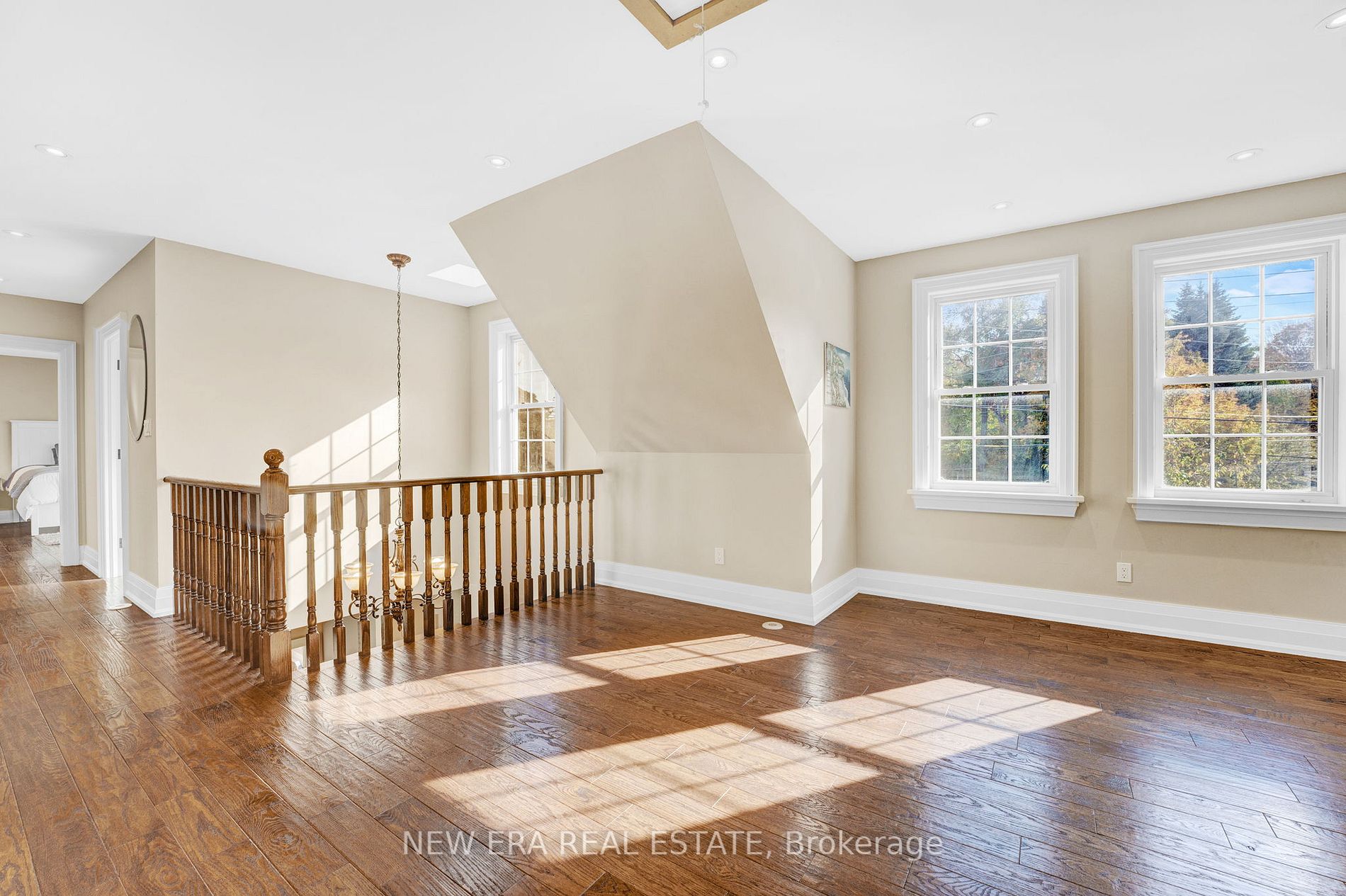 641 Bobolink Rd