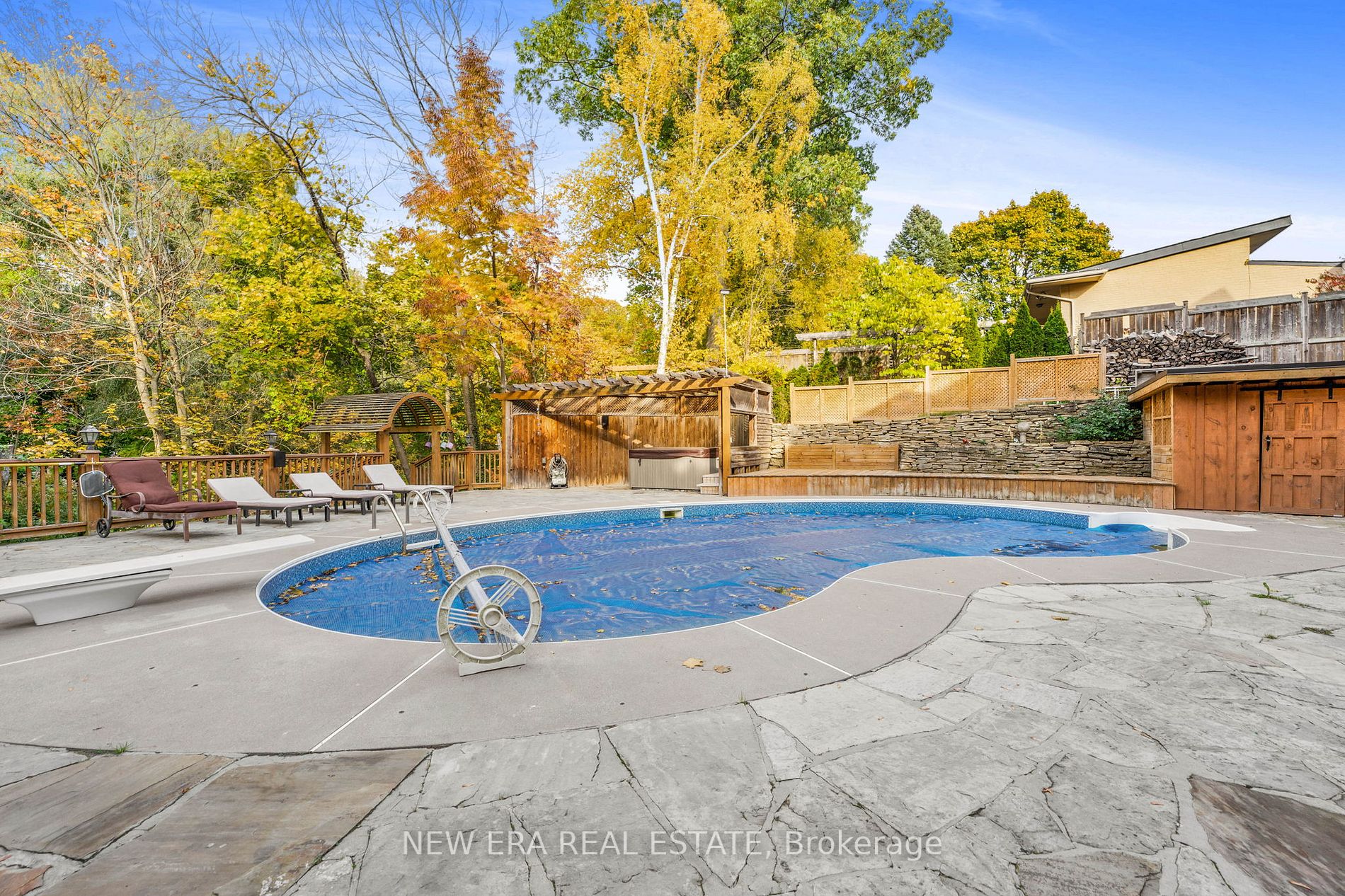 641 Bobolink Rd