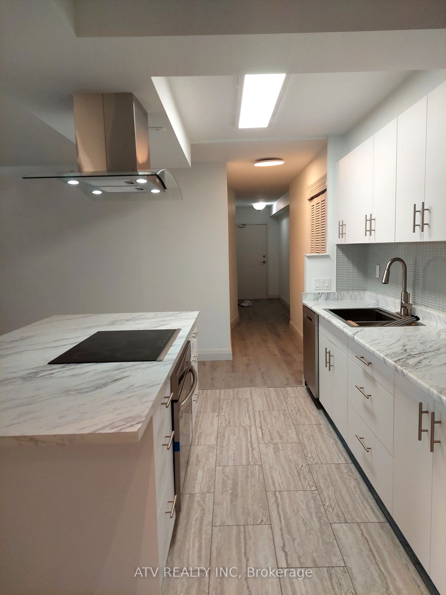 1535 Lakeshore Rd E, #704