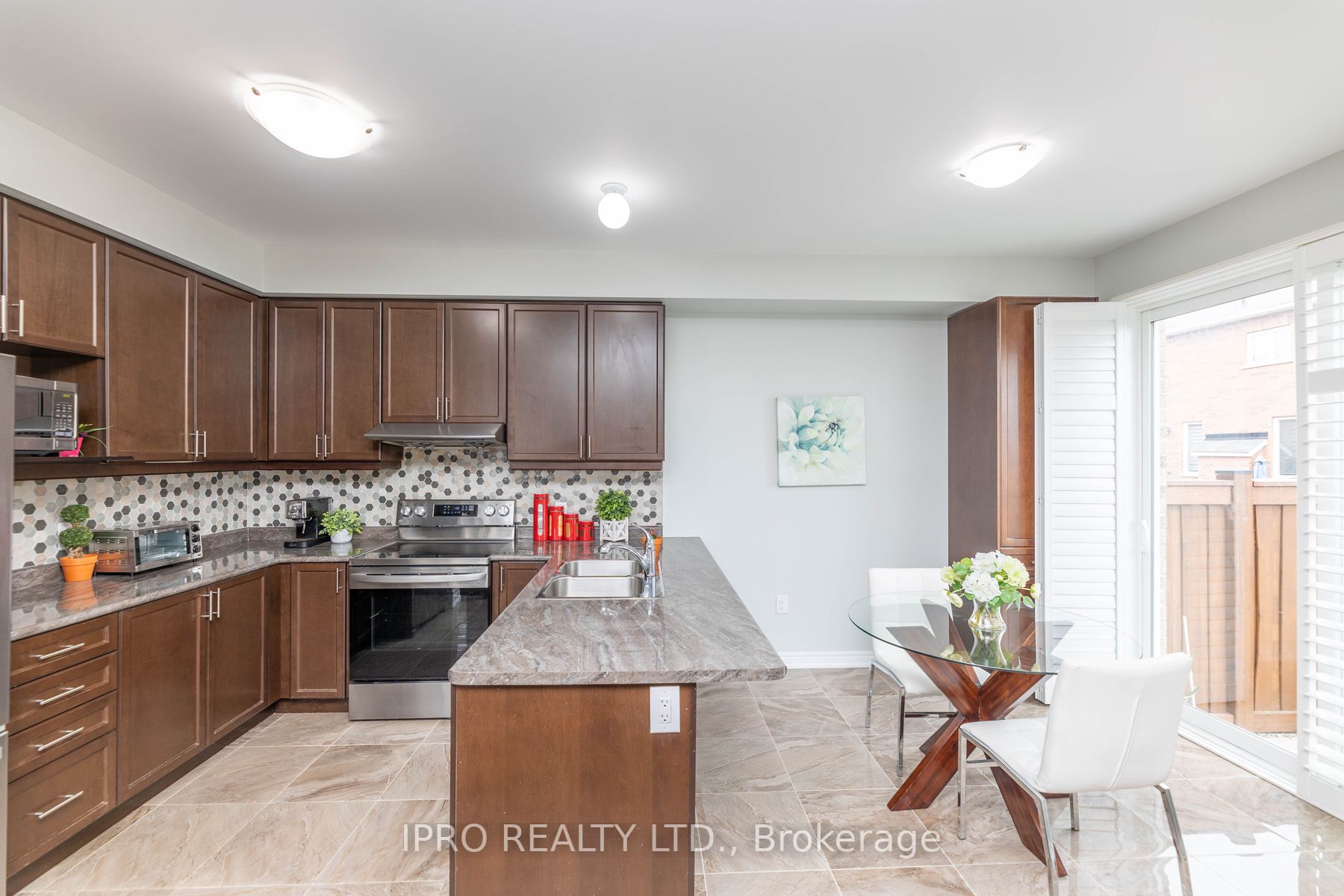 76 Germain Circ