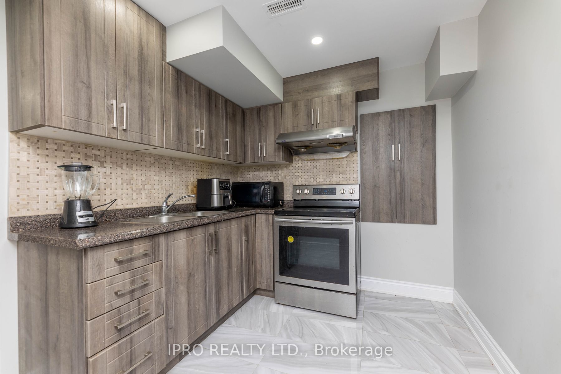 76 Germain Circ