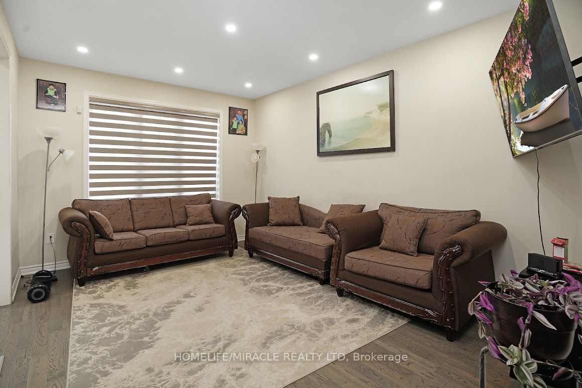 48 Ringway Rd