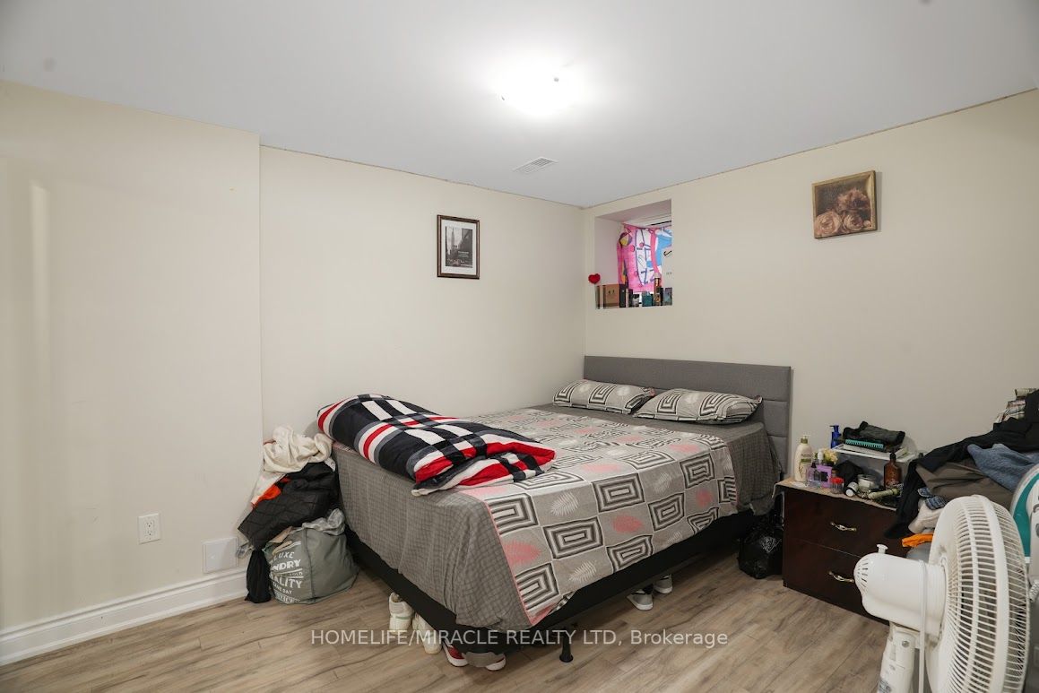48 Ringway Rd