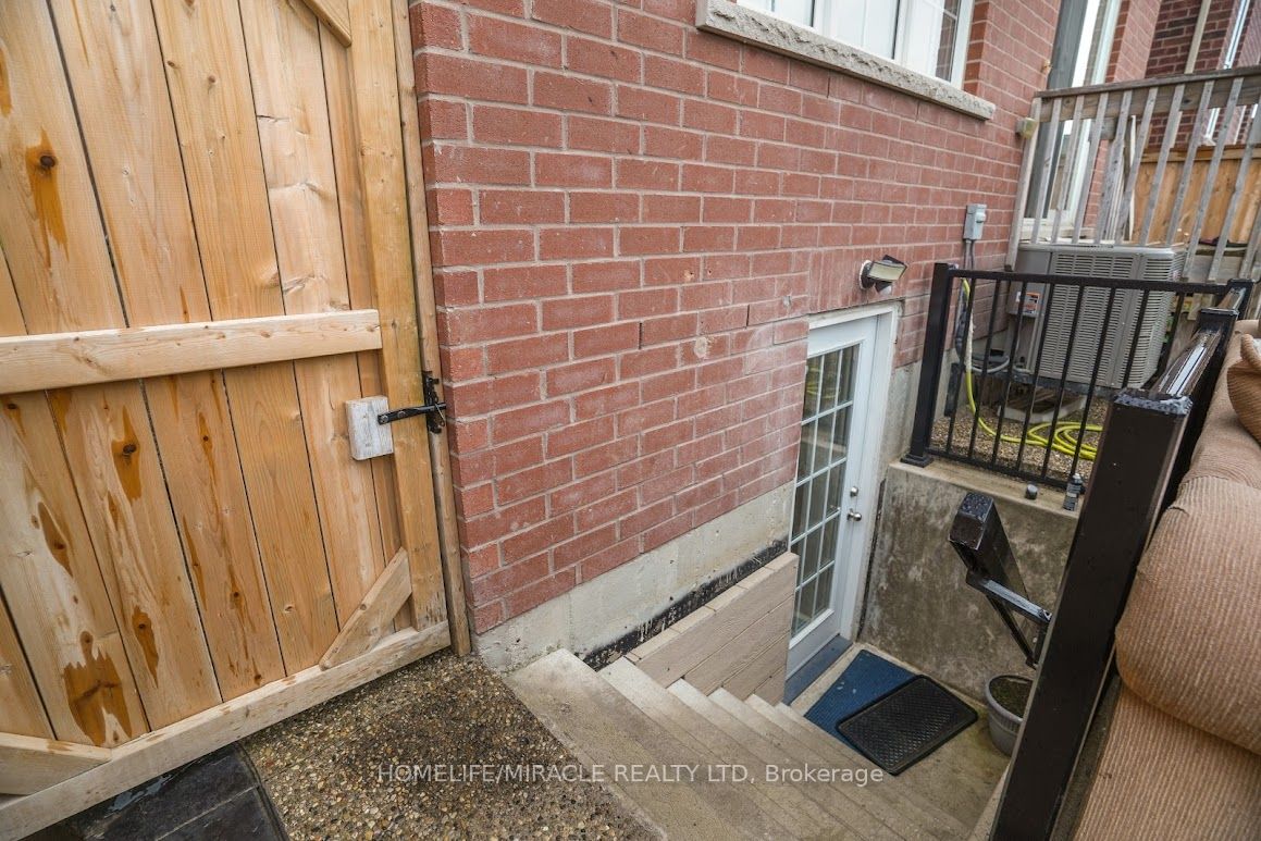 48 Ringway Rd