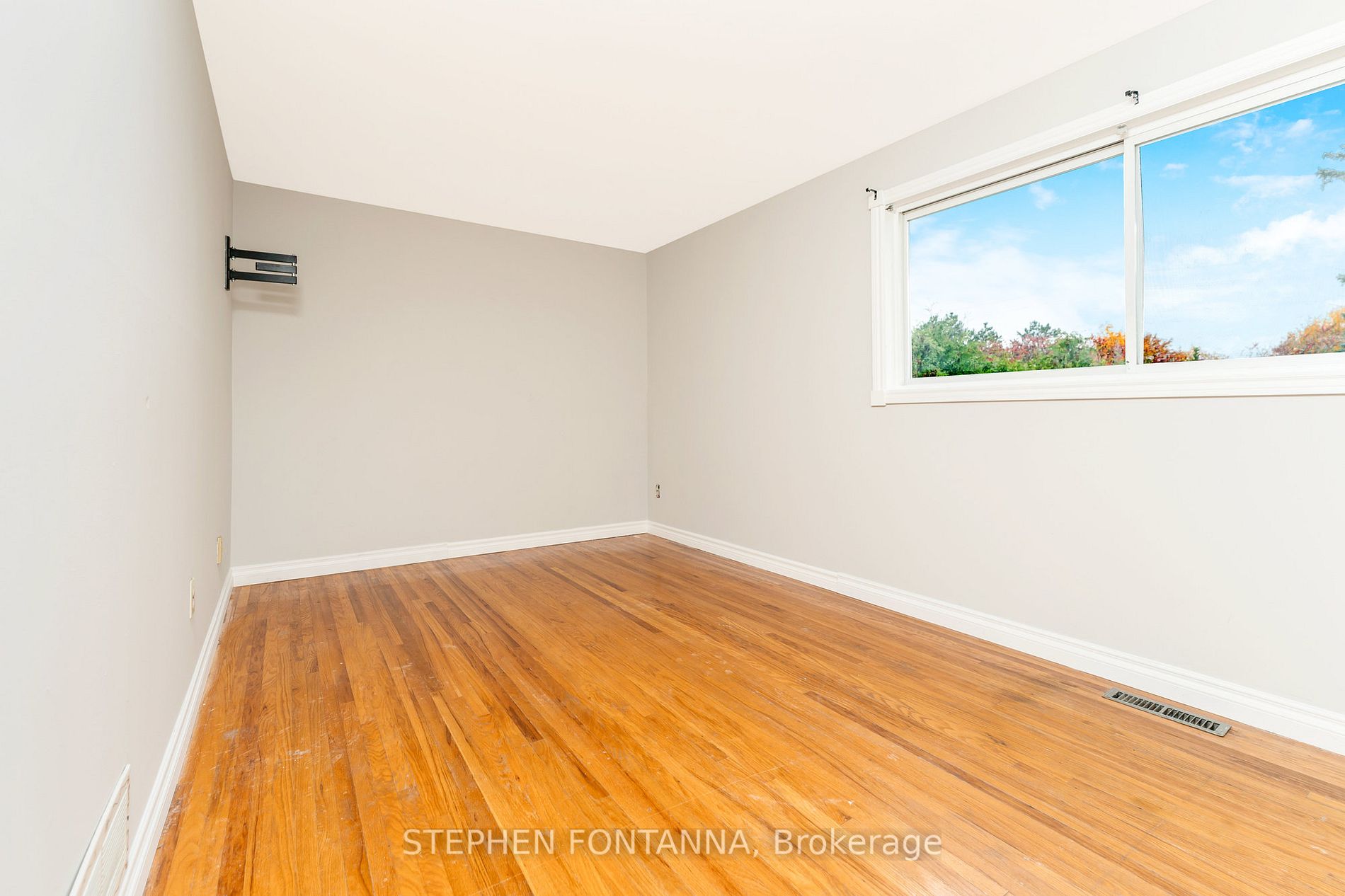 93 Joycelyn Cres