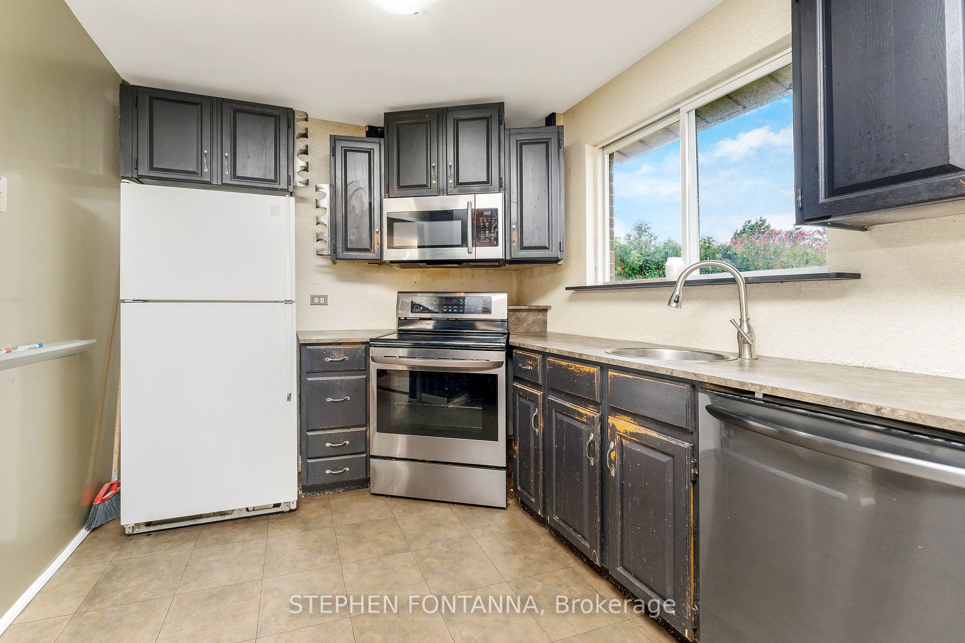 93 Joycelyn Cres