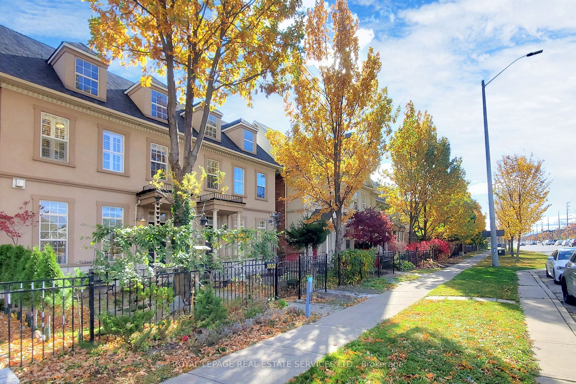 3552 Eglinton Ave W