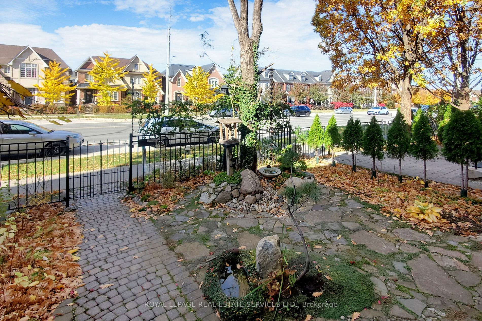 3552 Eglinton Avenue W