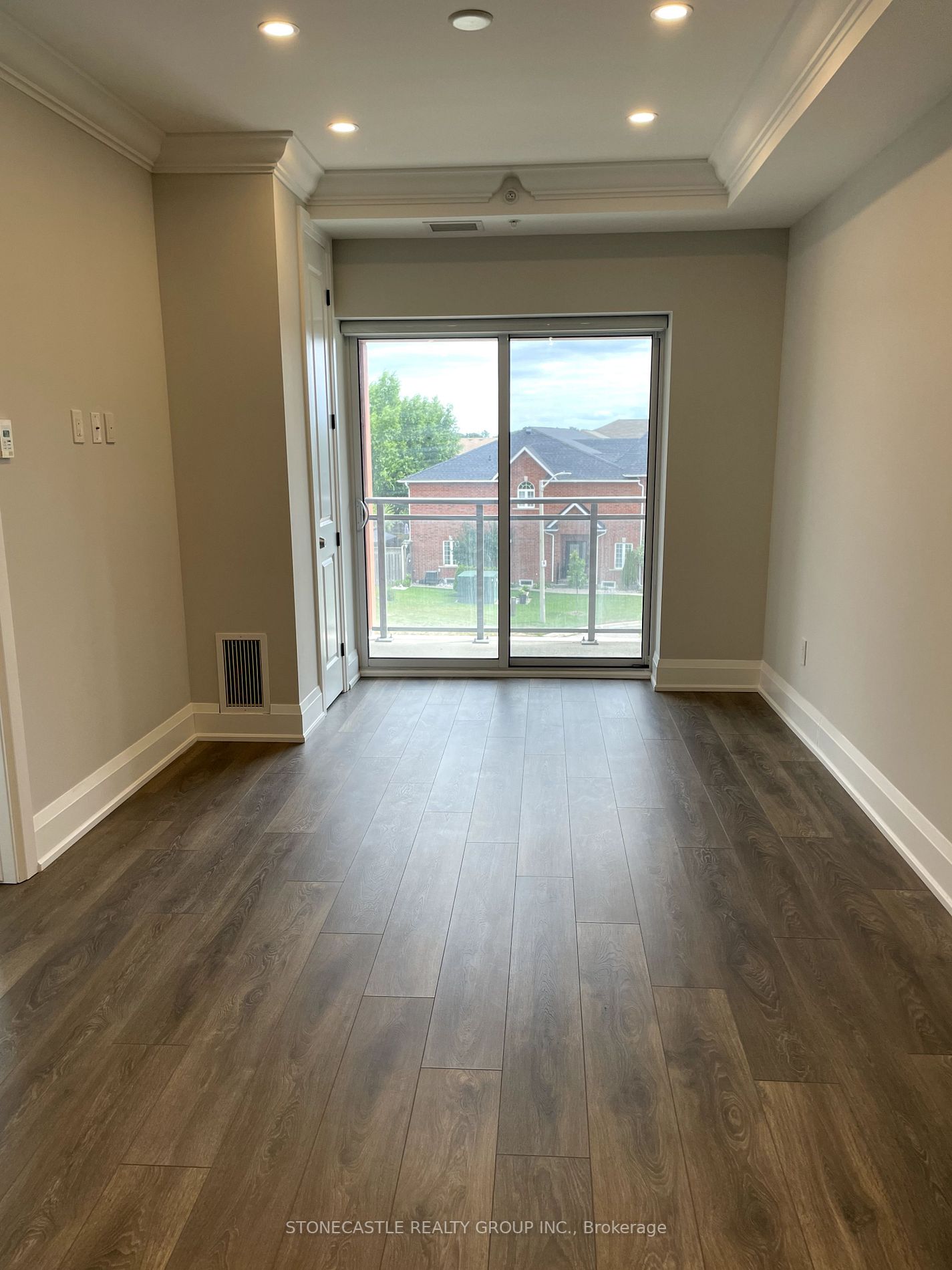 4040 Upper Middle Rd, #323