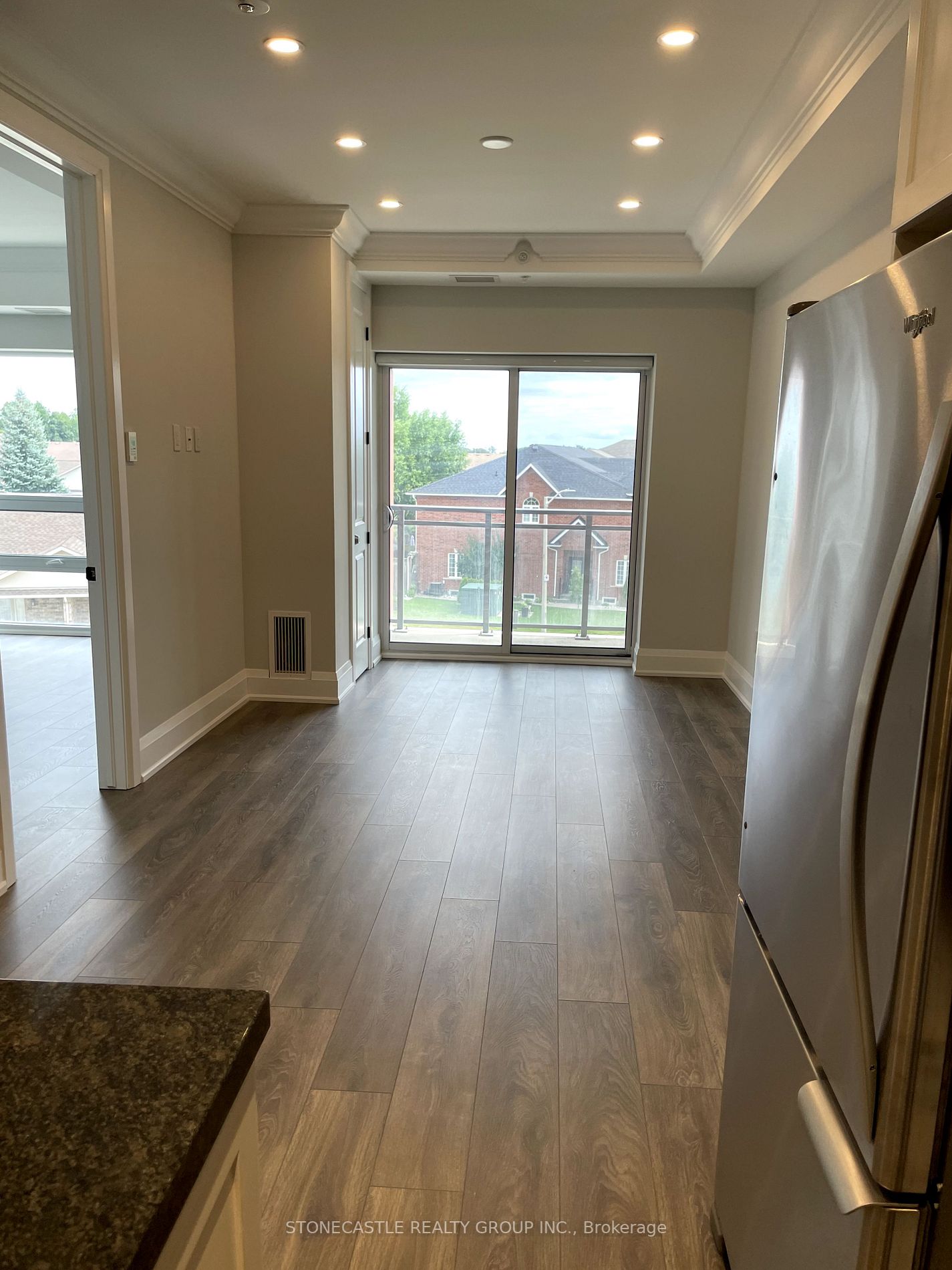 4040 Upper Middle Rd, #323