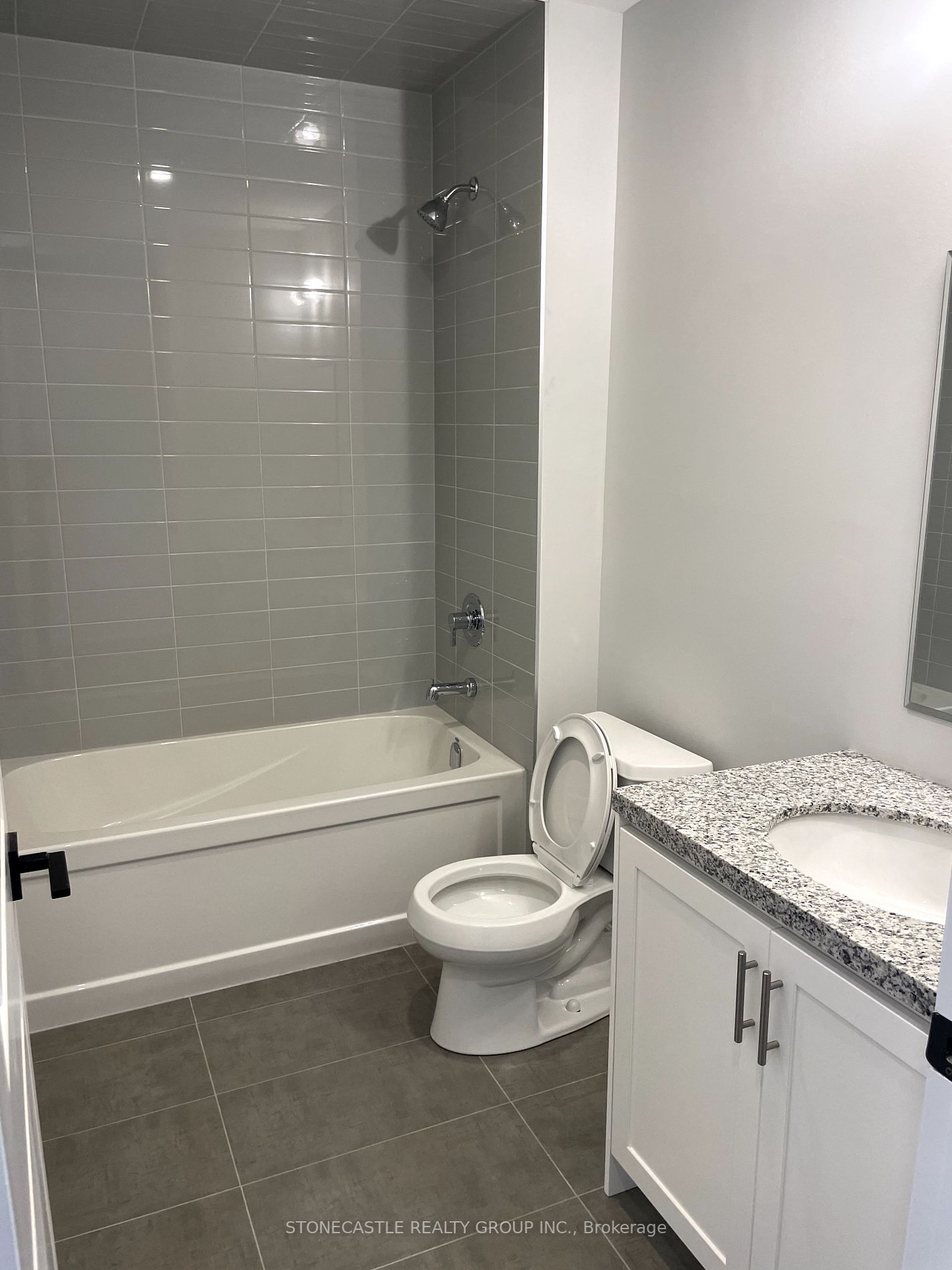 4040 Upper Middle Rd, #424