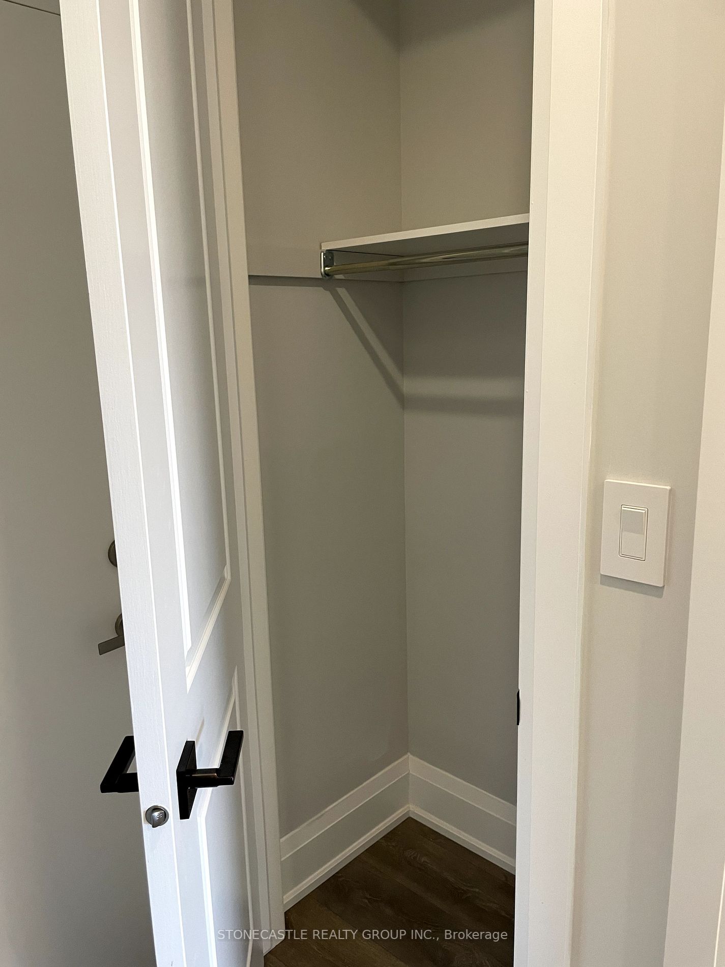 4040 Upper Middle Rd, #301