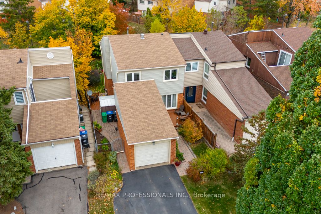3569 Ash Row Cres