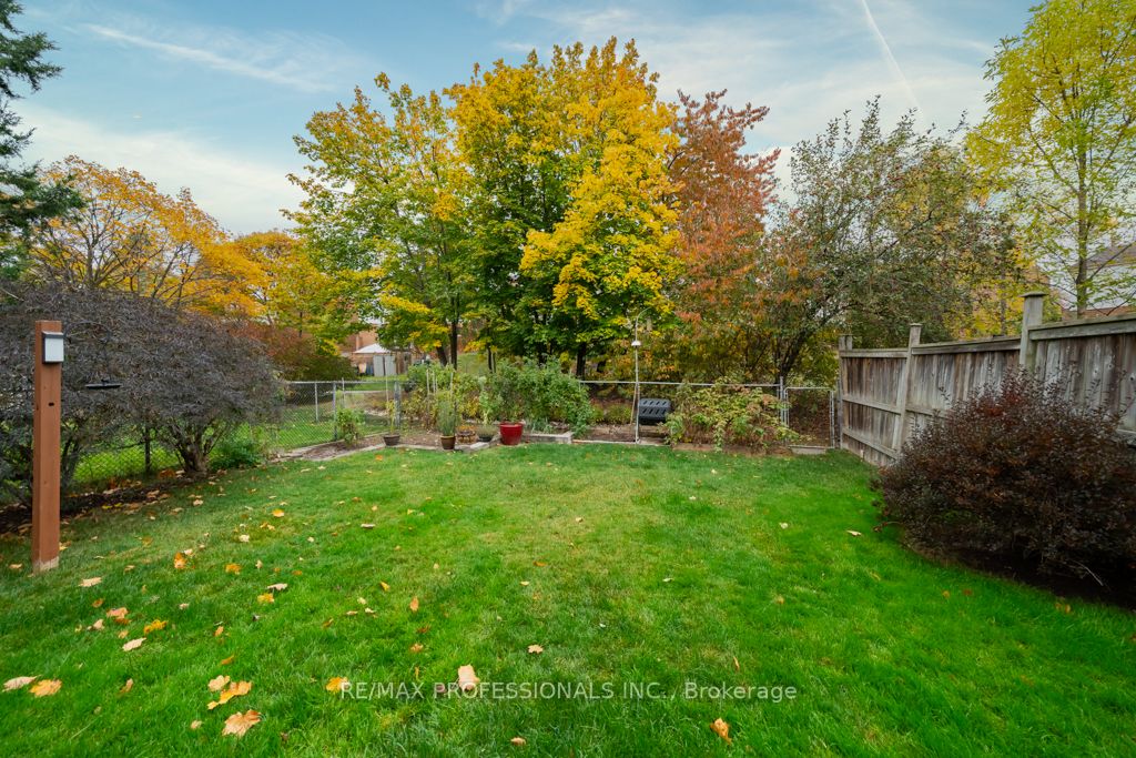 3569 Ash Row Cres