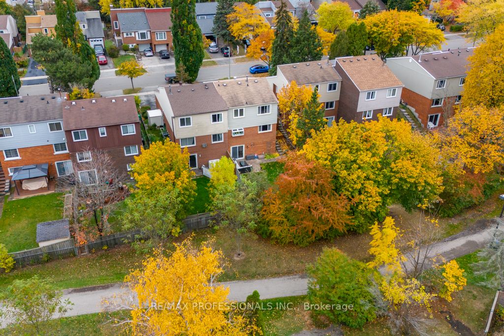 3569 Ash Row Cres