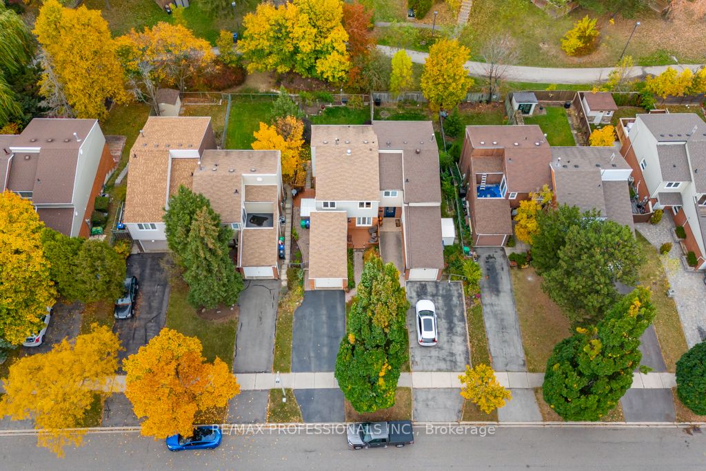3569 Ash Row Cres