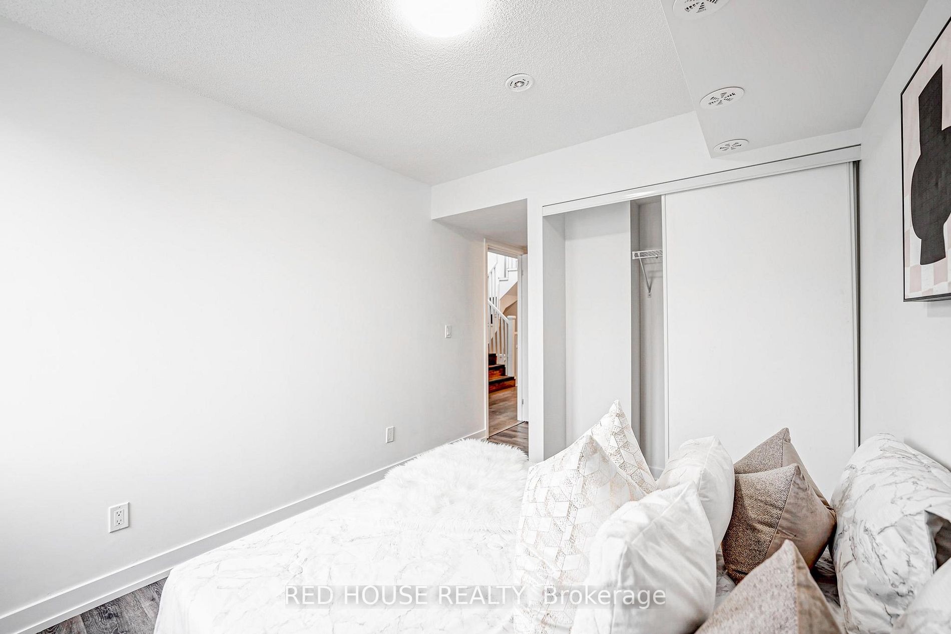 1135 Cooke Boulevard, #111