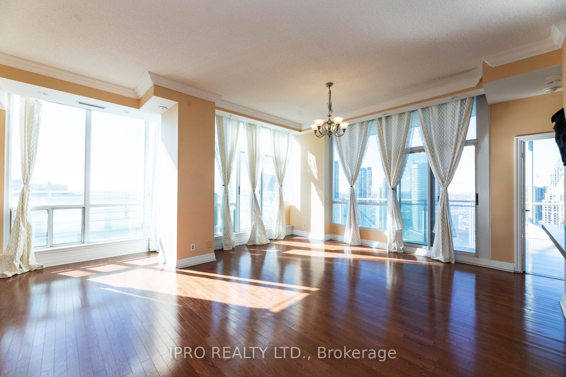 3939 Duke Of York Blvd, #3207