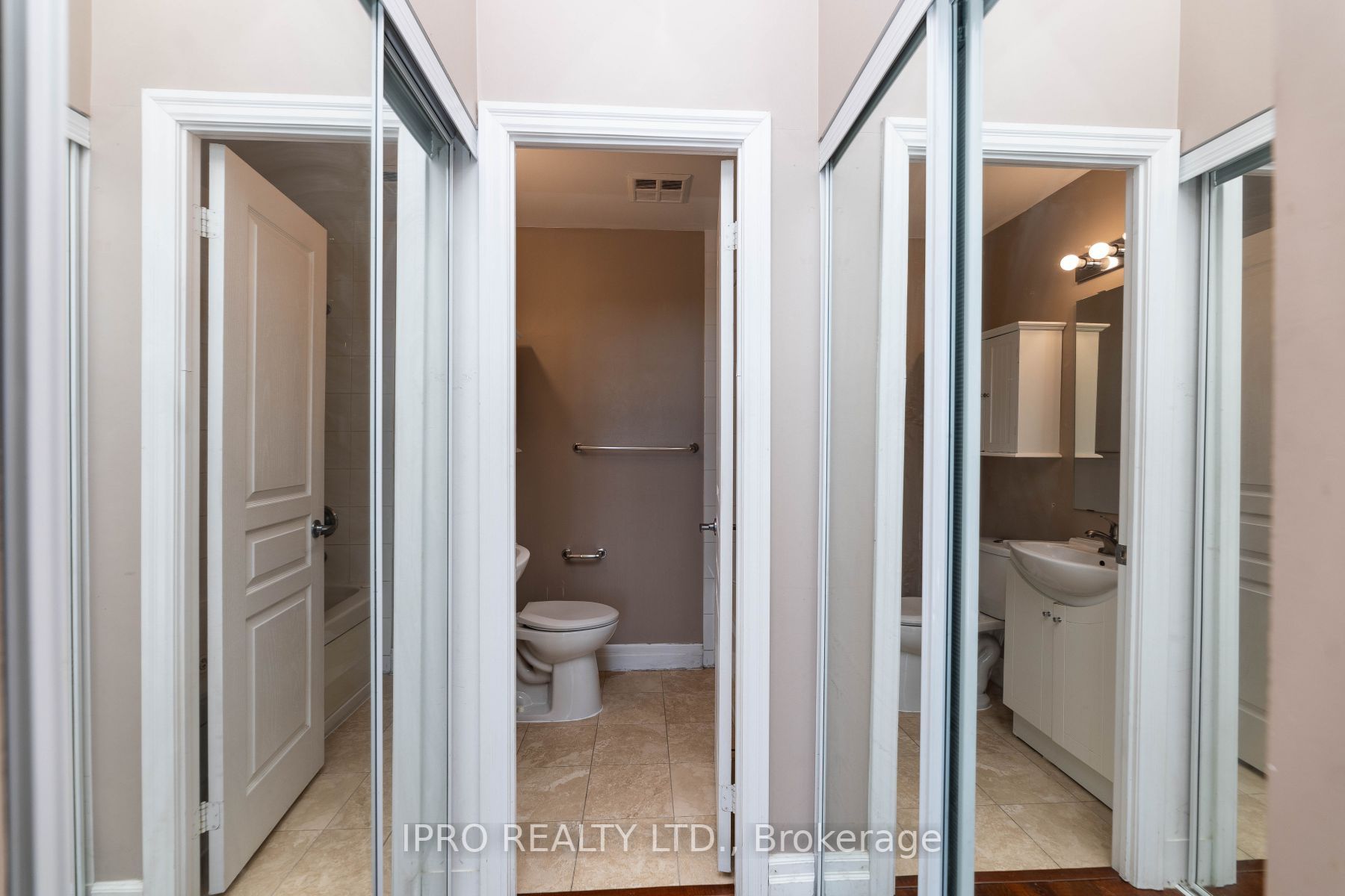 3939 Duke Of York Blvd, #3207