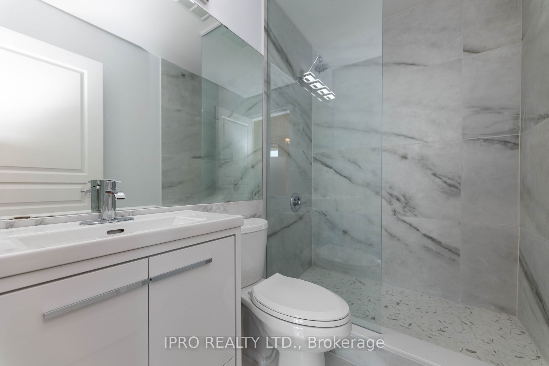3939 Duke Of York Blvd, #3207