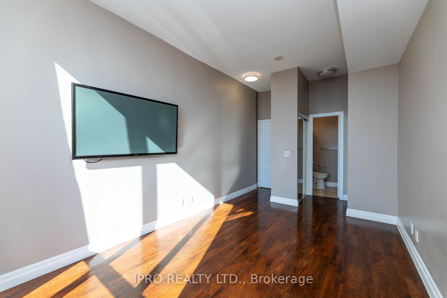 3939 Duke Of York Blvd, #3207