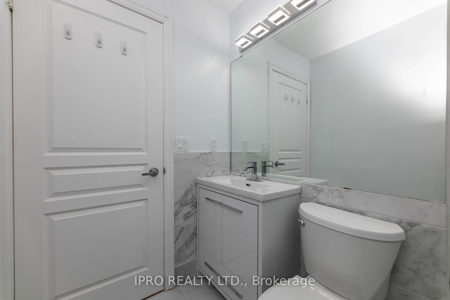 3939 Duke Of York Blvd, #3207