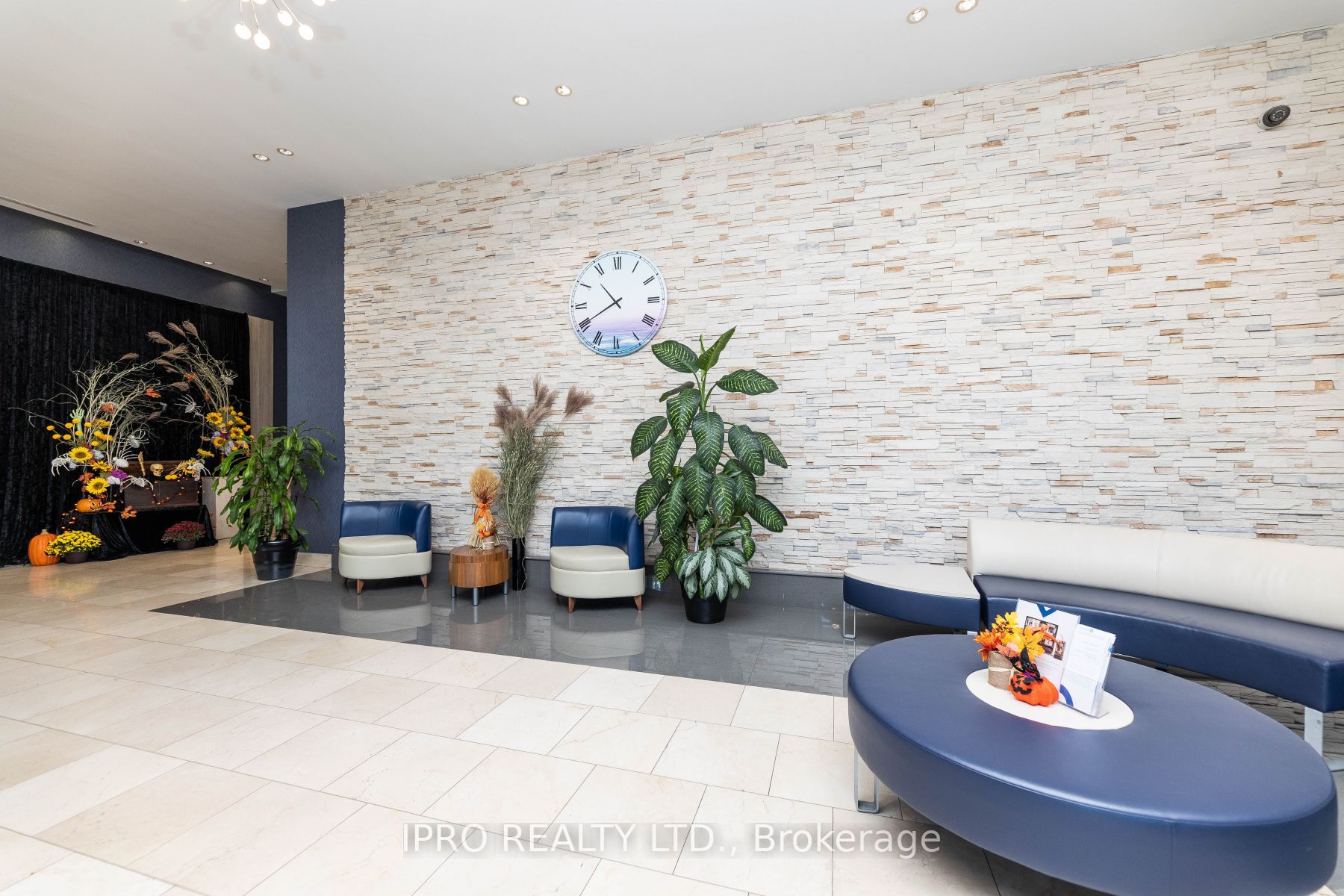 3939 Duke Of York Blvd, #3207