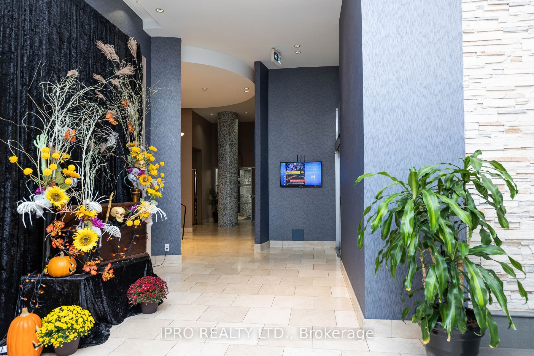 3939 Duke Of York Blvd, #3207