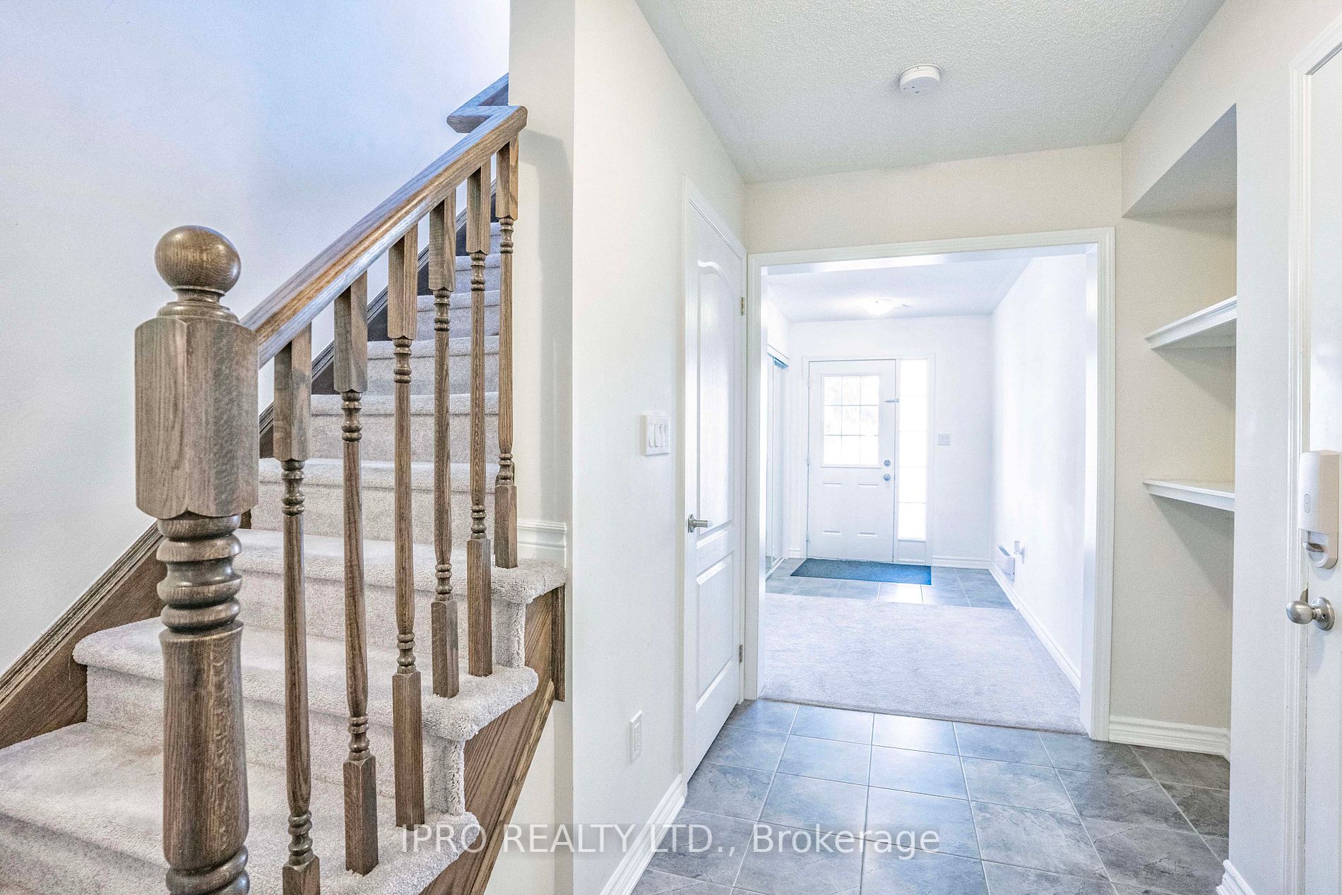 1541 Gainer Cres
