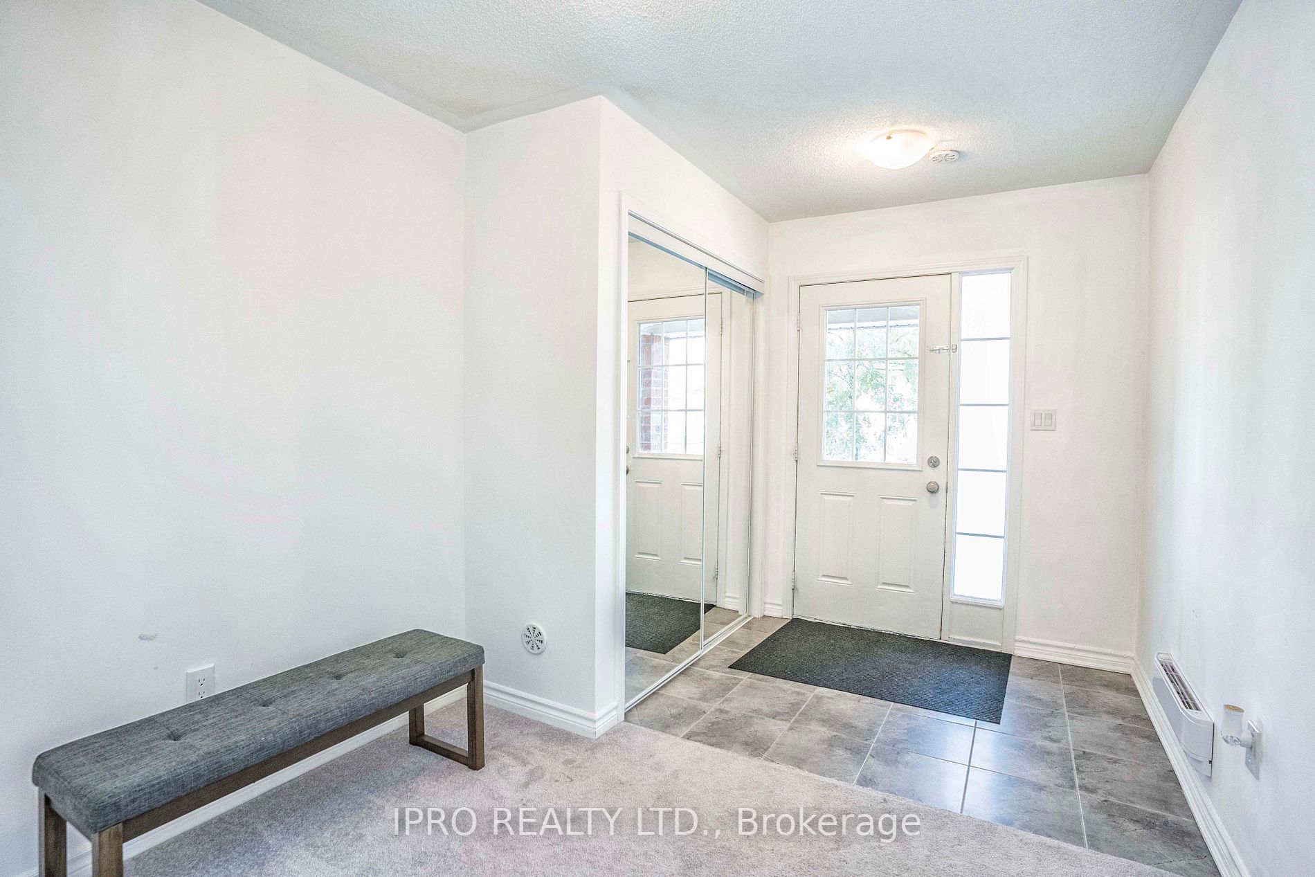 1541 Gainer Cres
