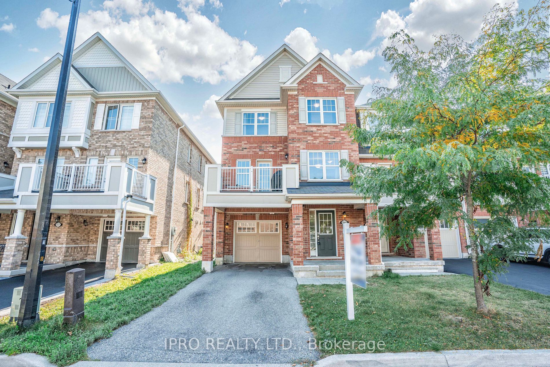1541 Gainer Cres