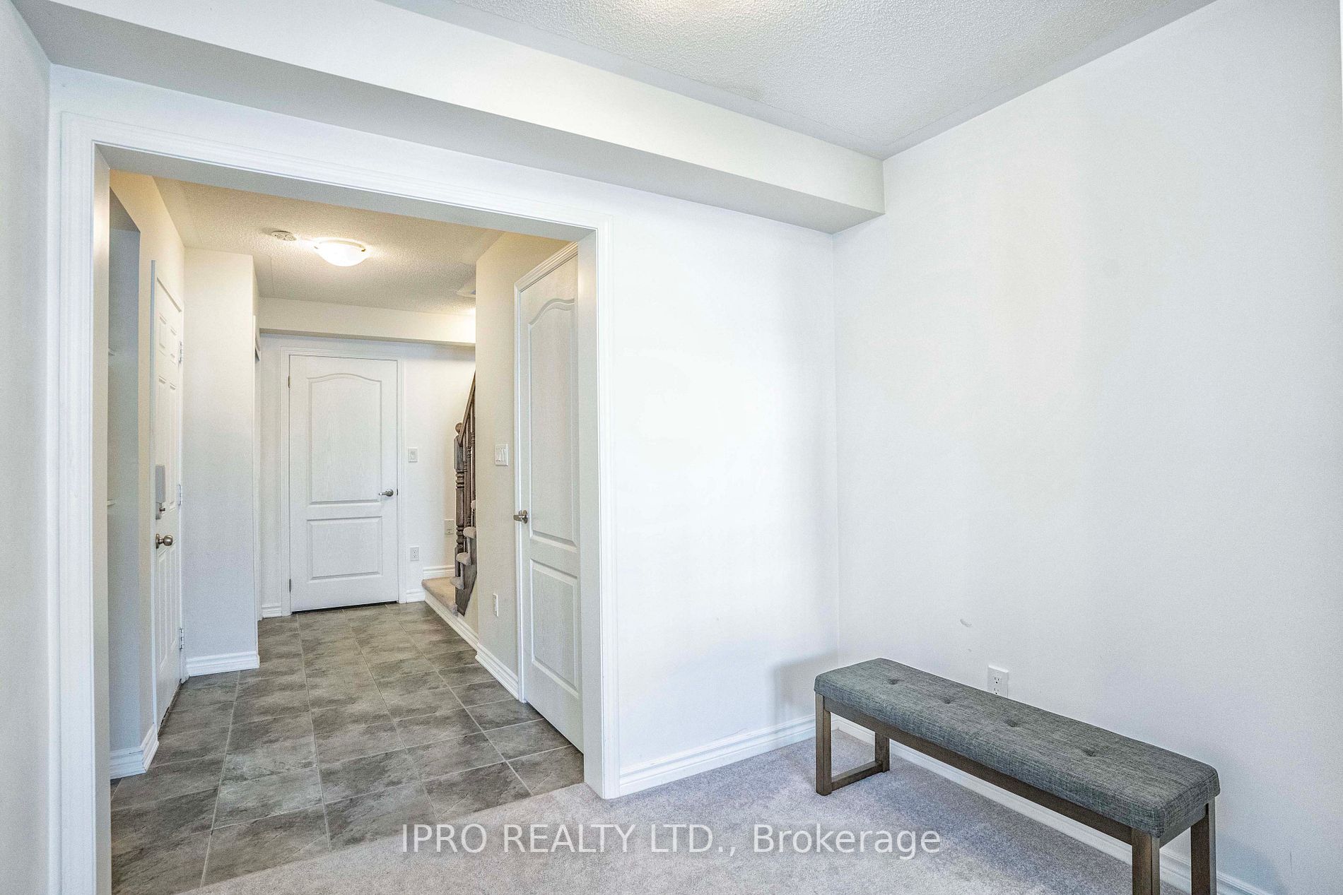 1541 Gainer Cres