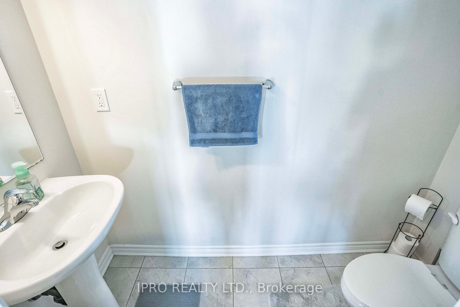 1541 Gainer Cres