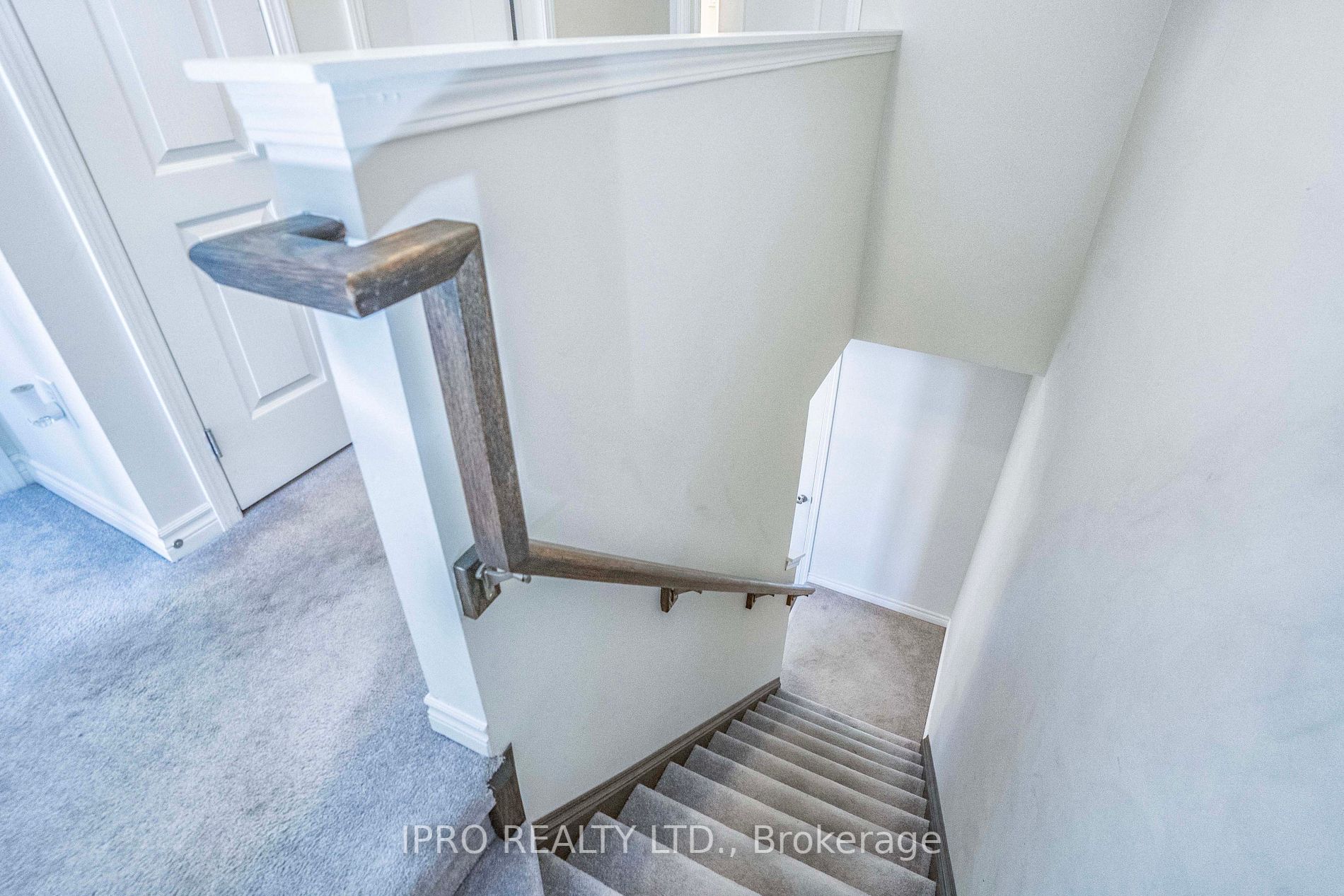 1541 Gainer Cres
