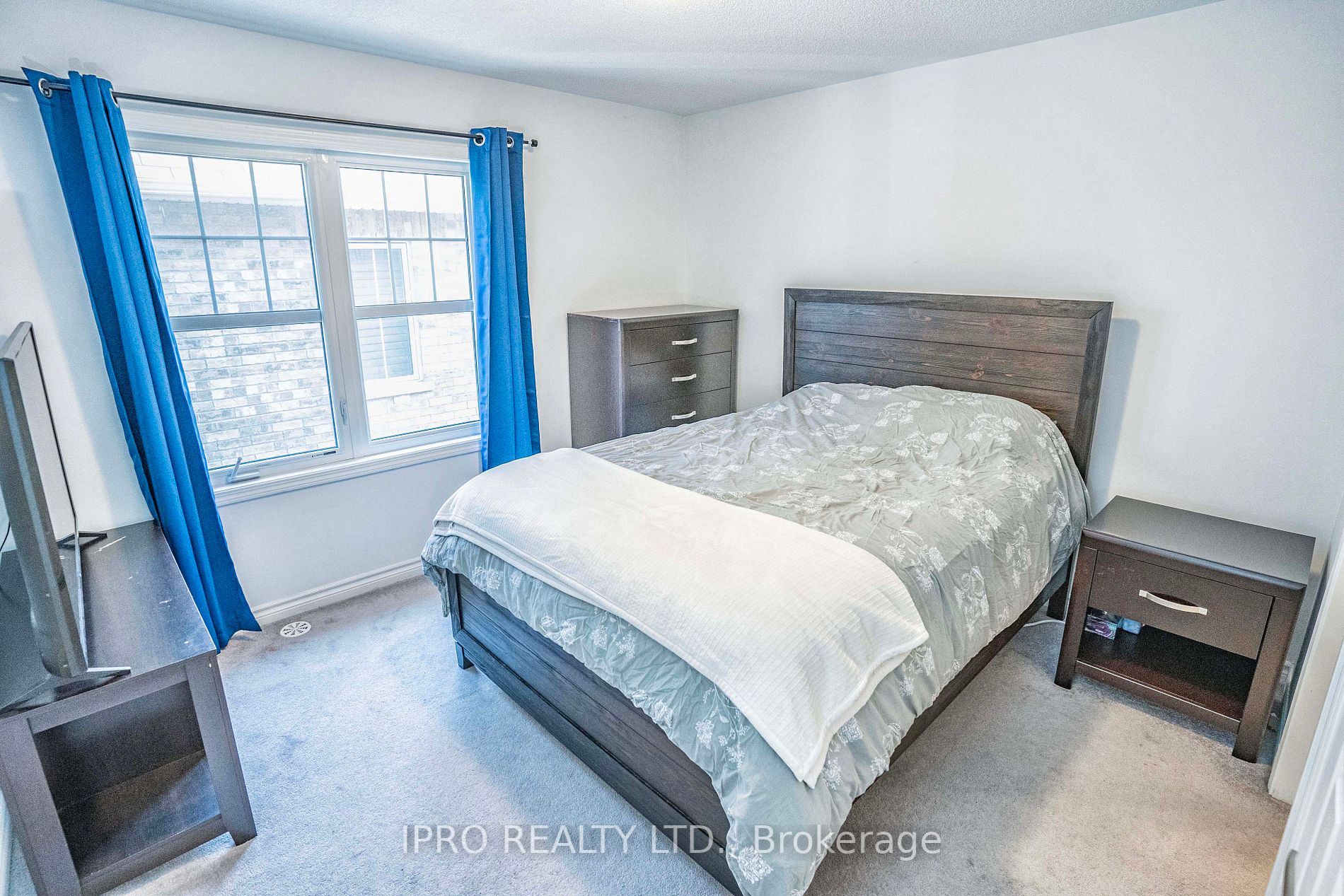 1541 Gainer Cres