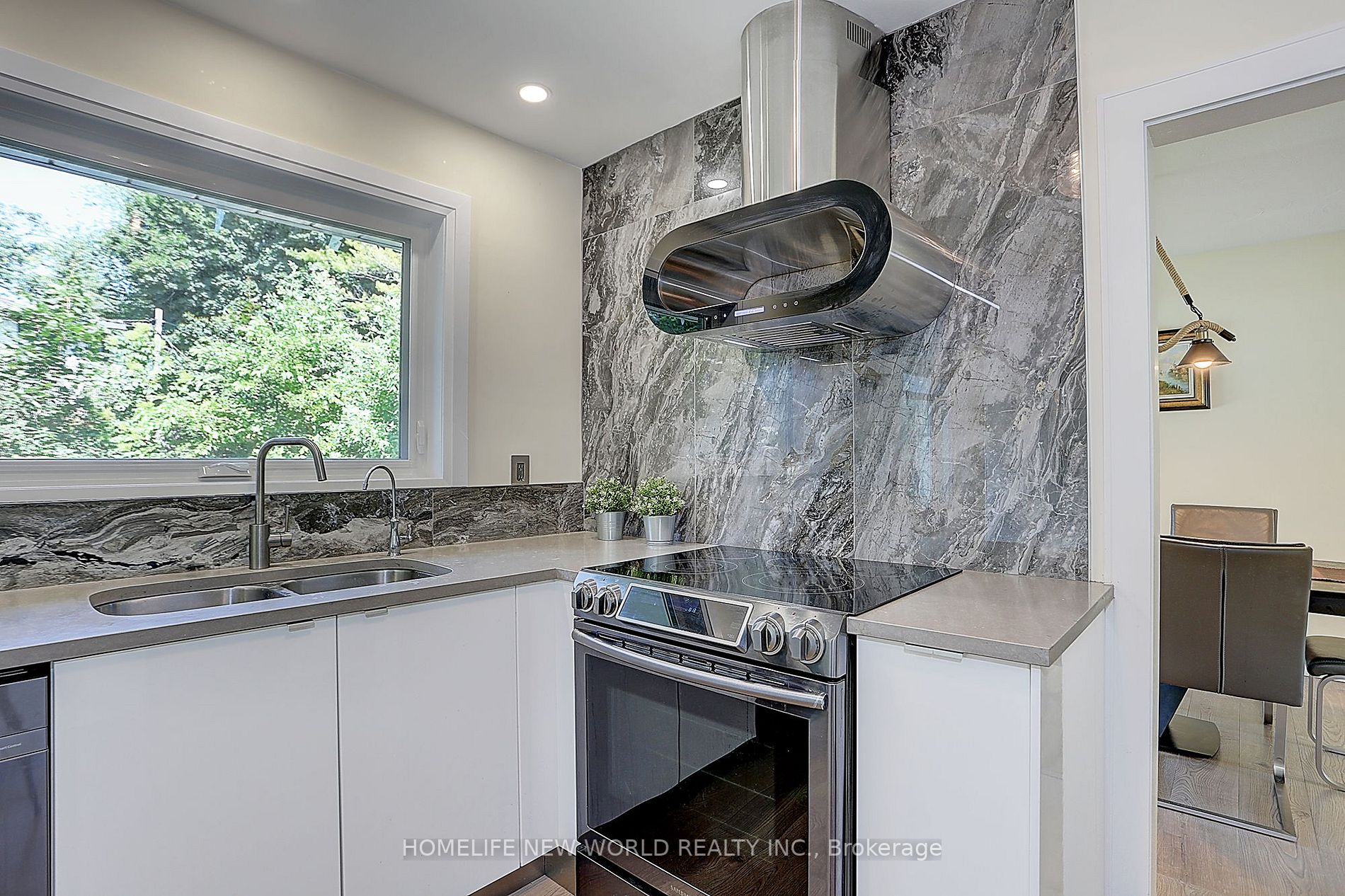 3287 Flanagan Cres