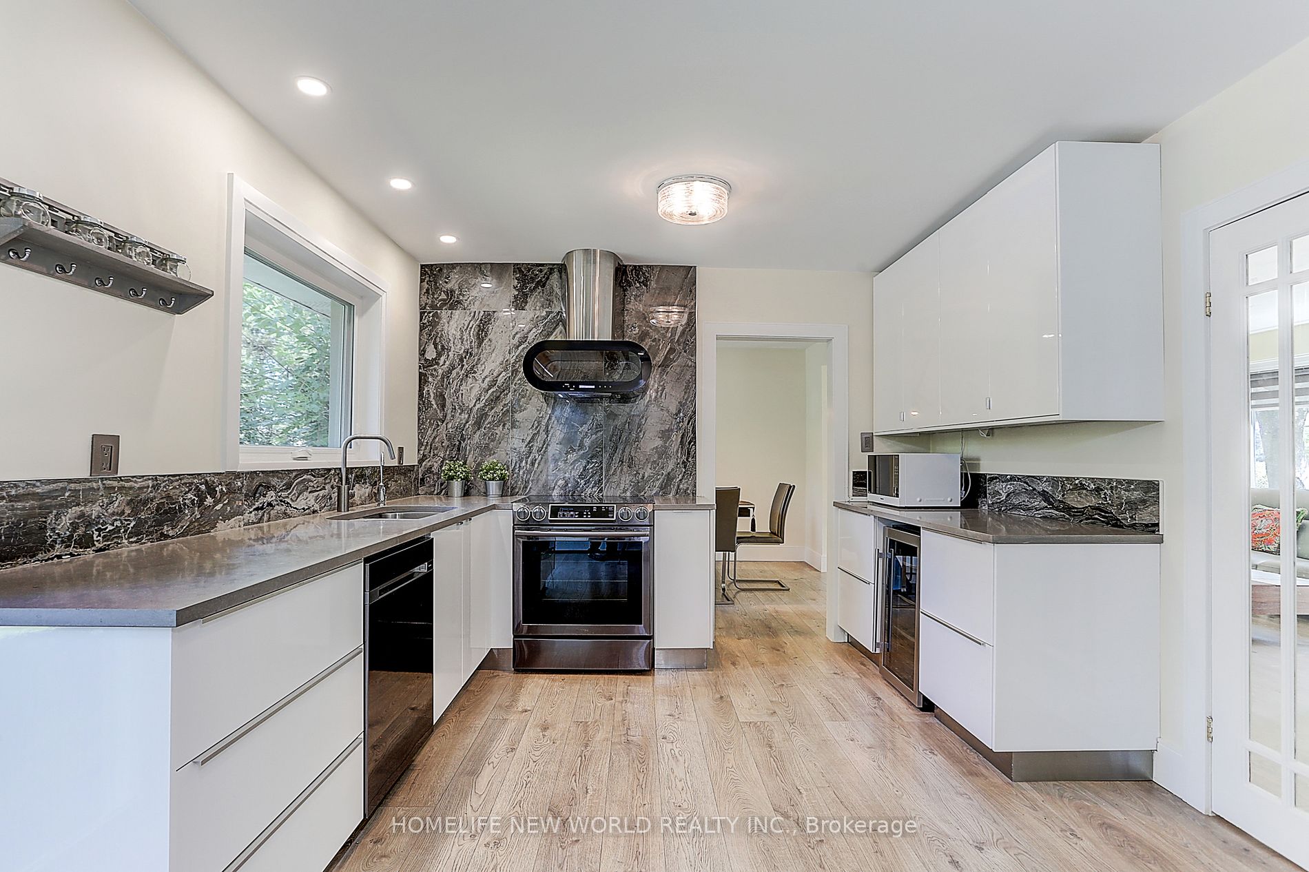 3287 Flanagan Cres