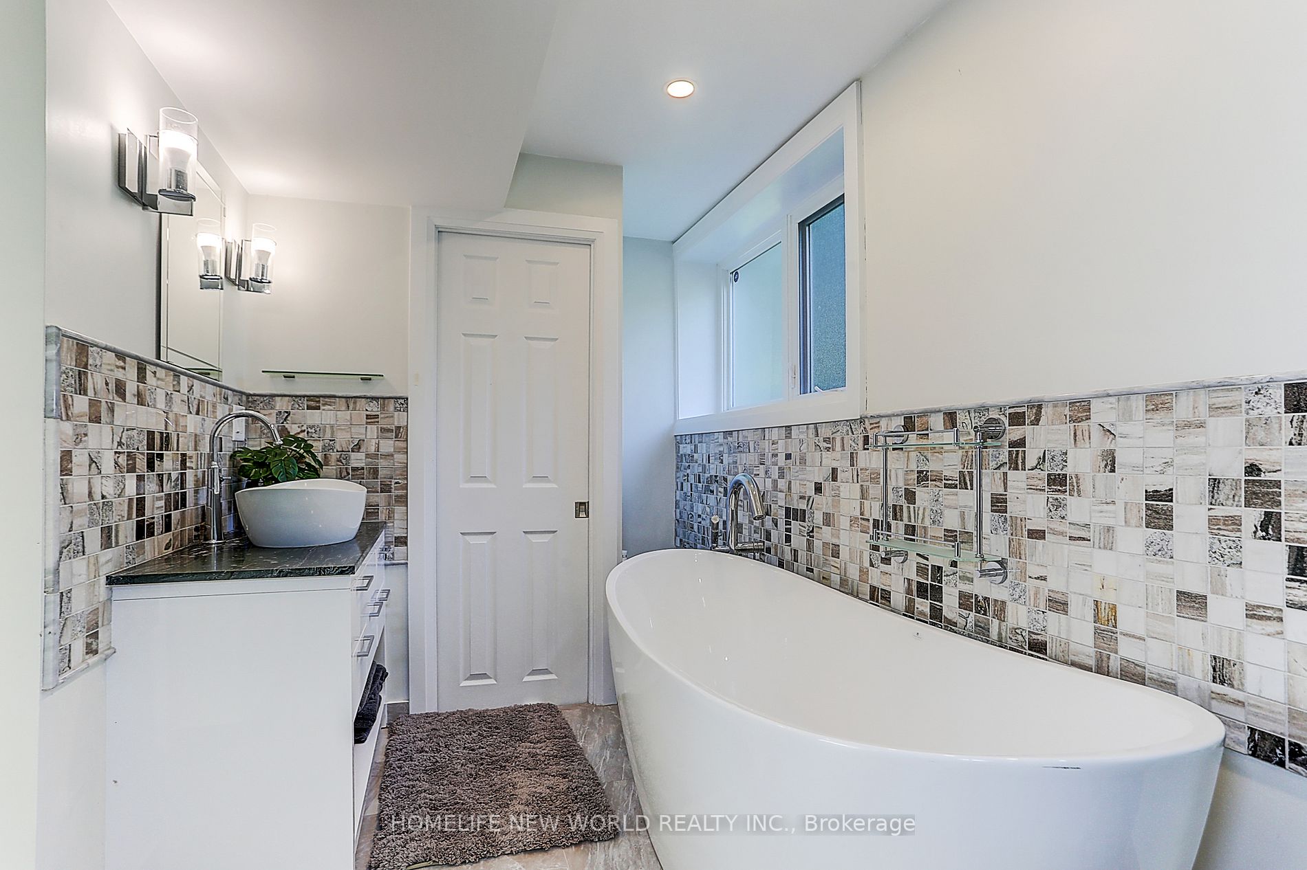 3287 Flanagan Cres