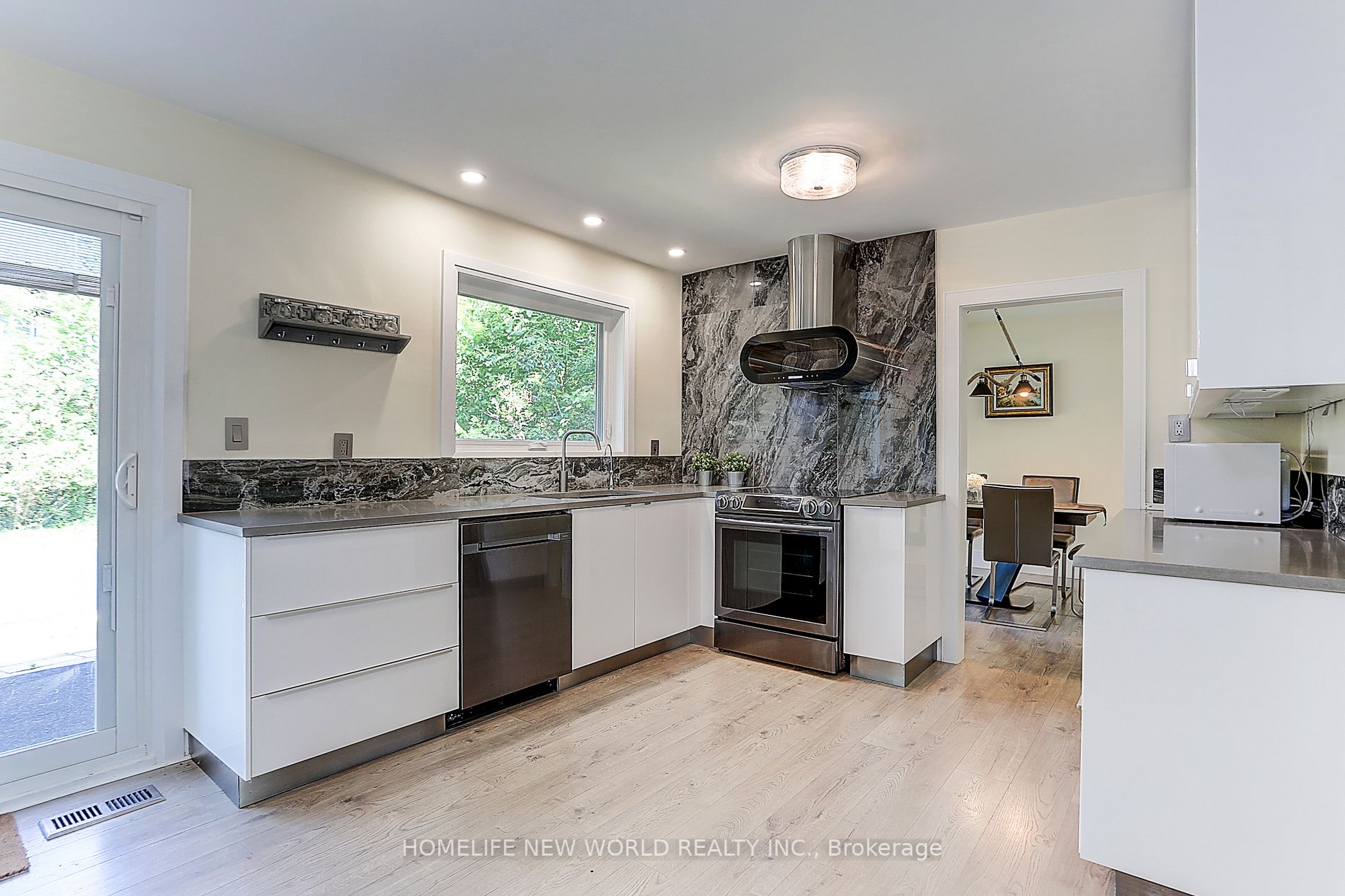3287 Flanagan Cres