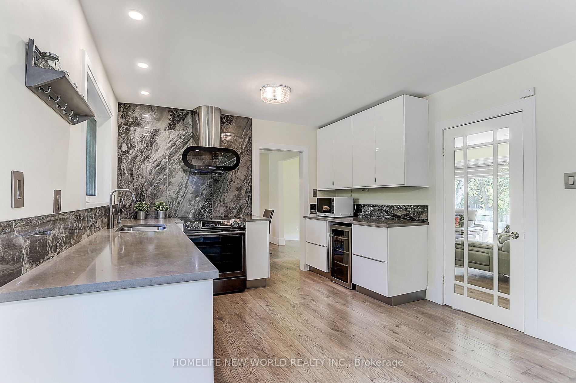 3287 Flanagan Cres