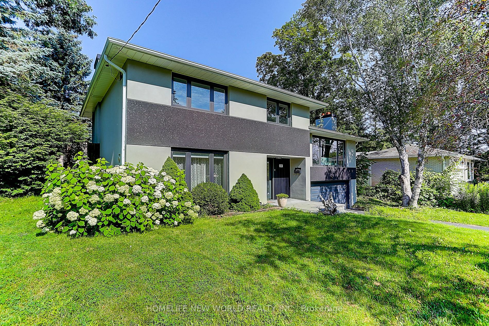 3287 Flanagan Cres