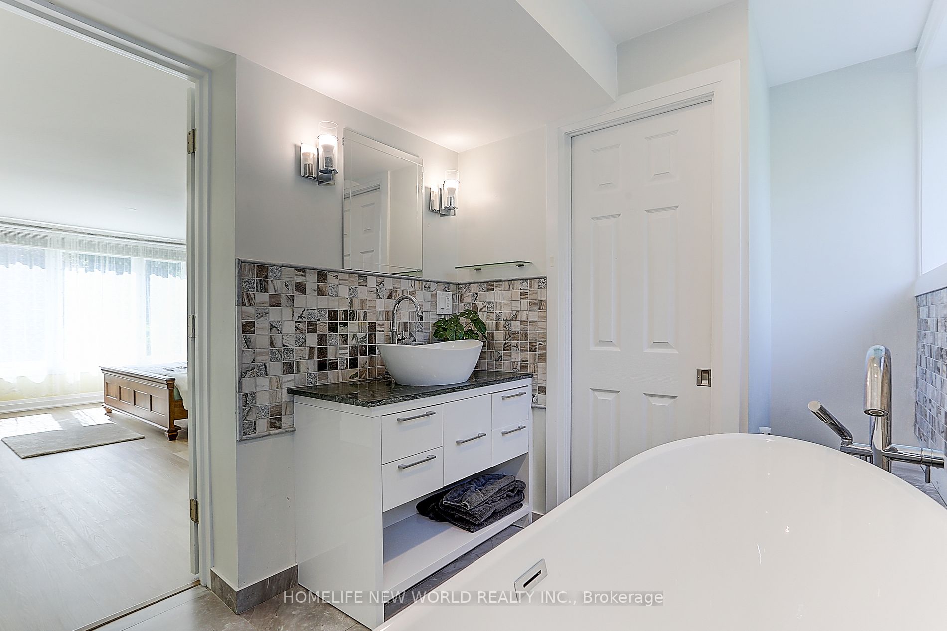 3287 Flanagan Cres