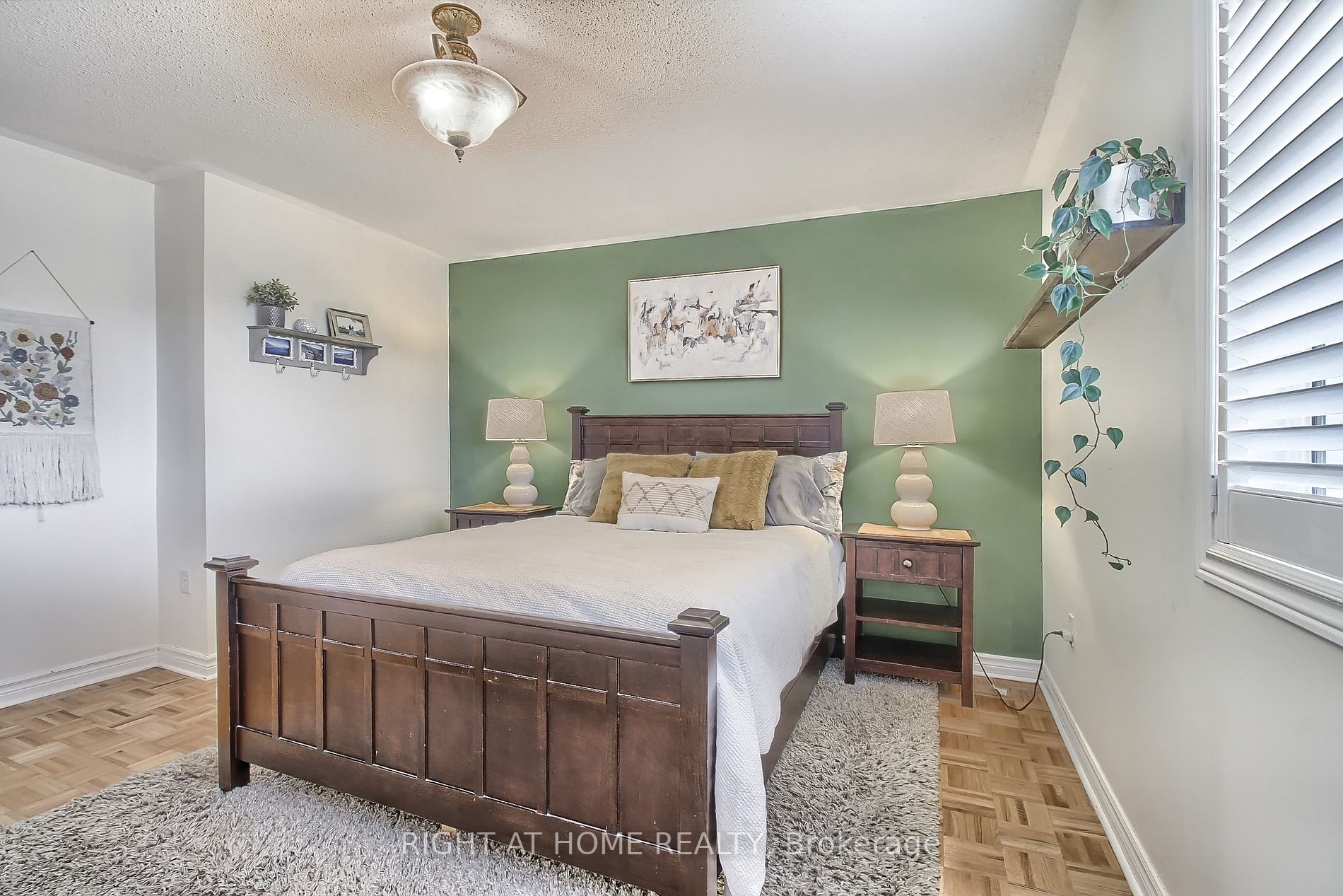 6 Manorwood Crt