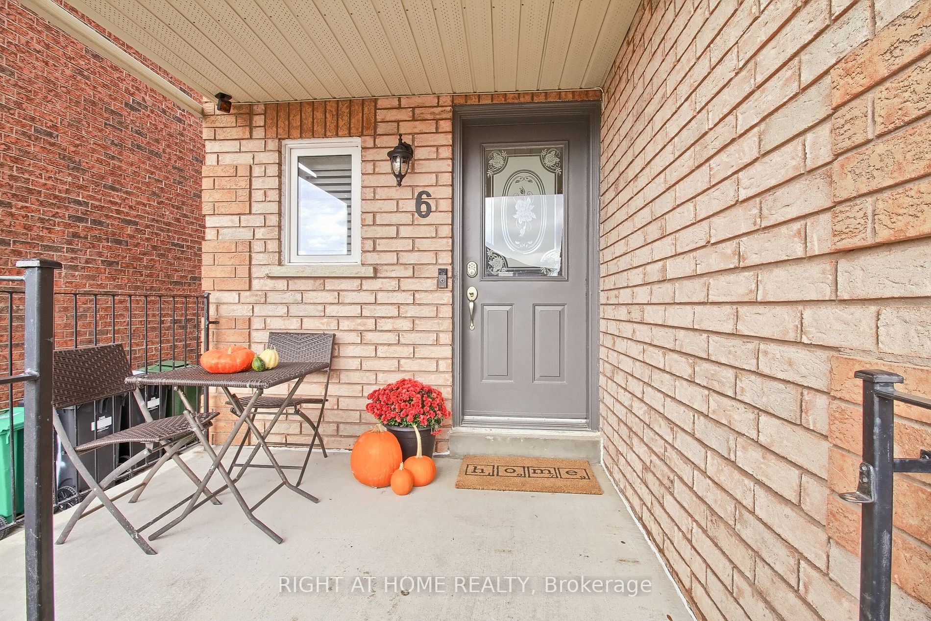 6 Manorwood Crt