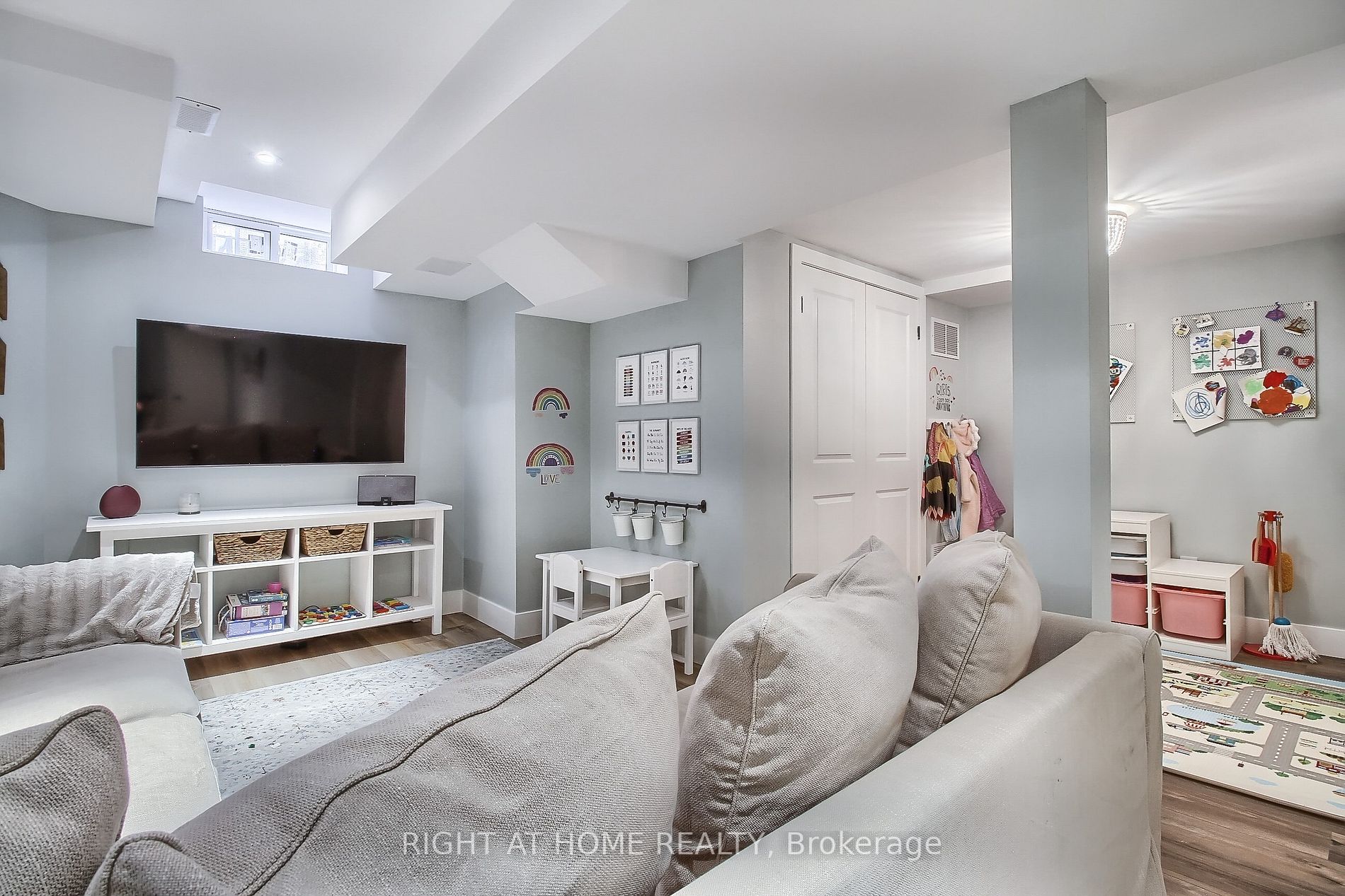6 Manorwood Crt
