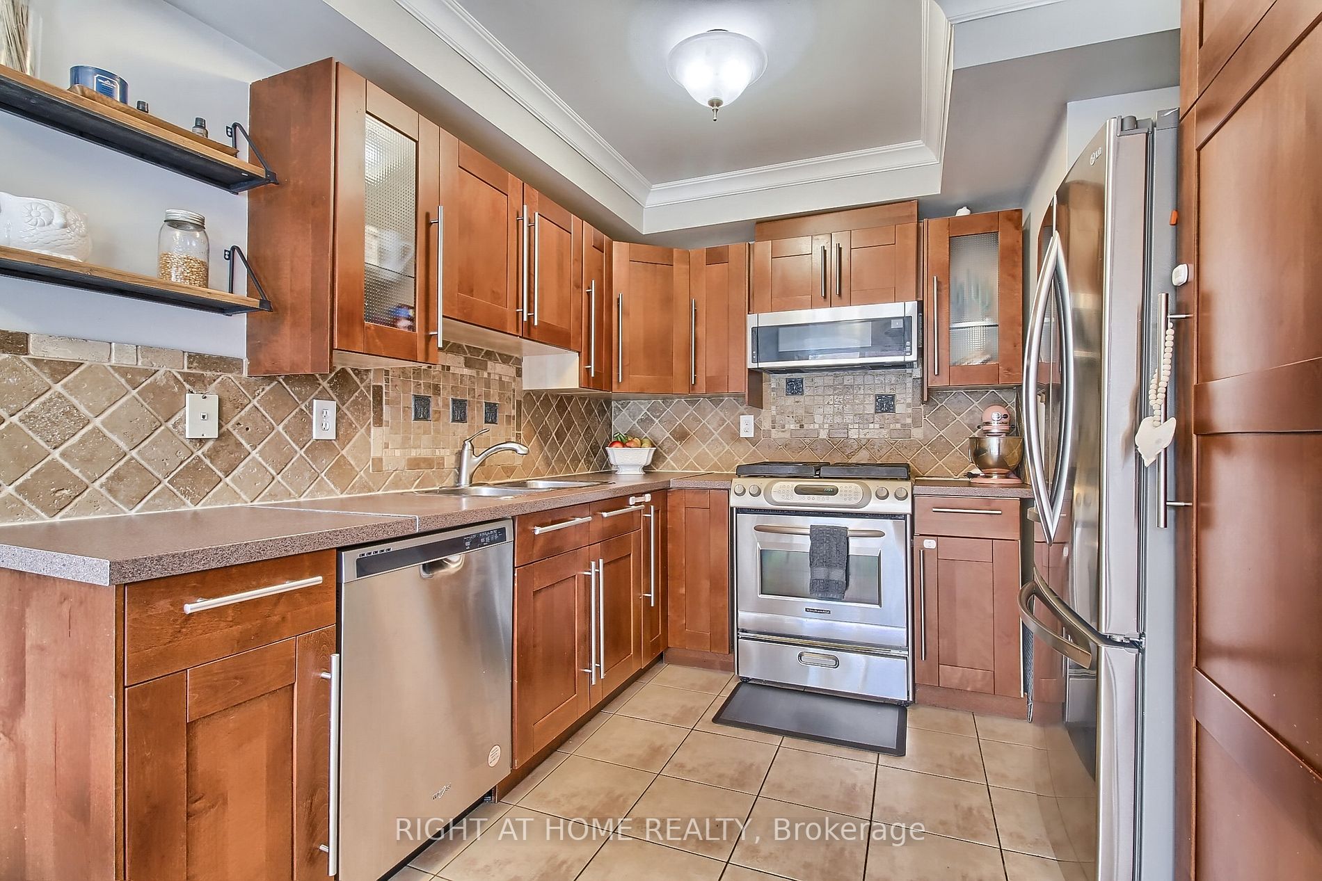 6 Manorwood Crt