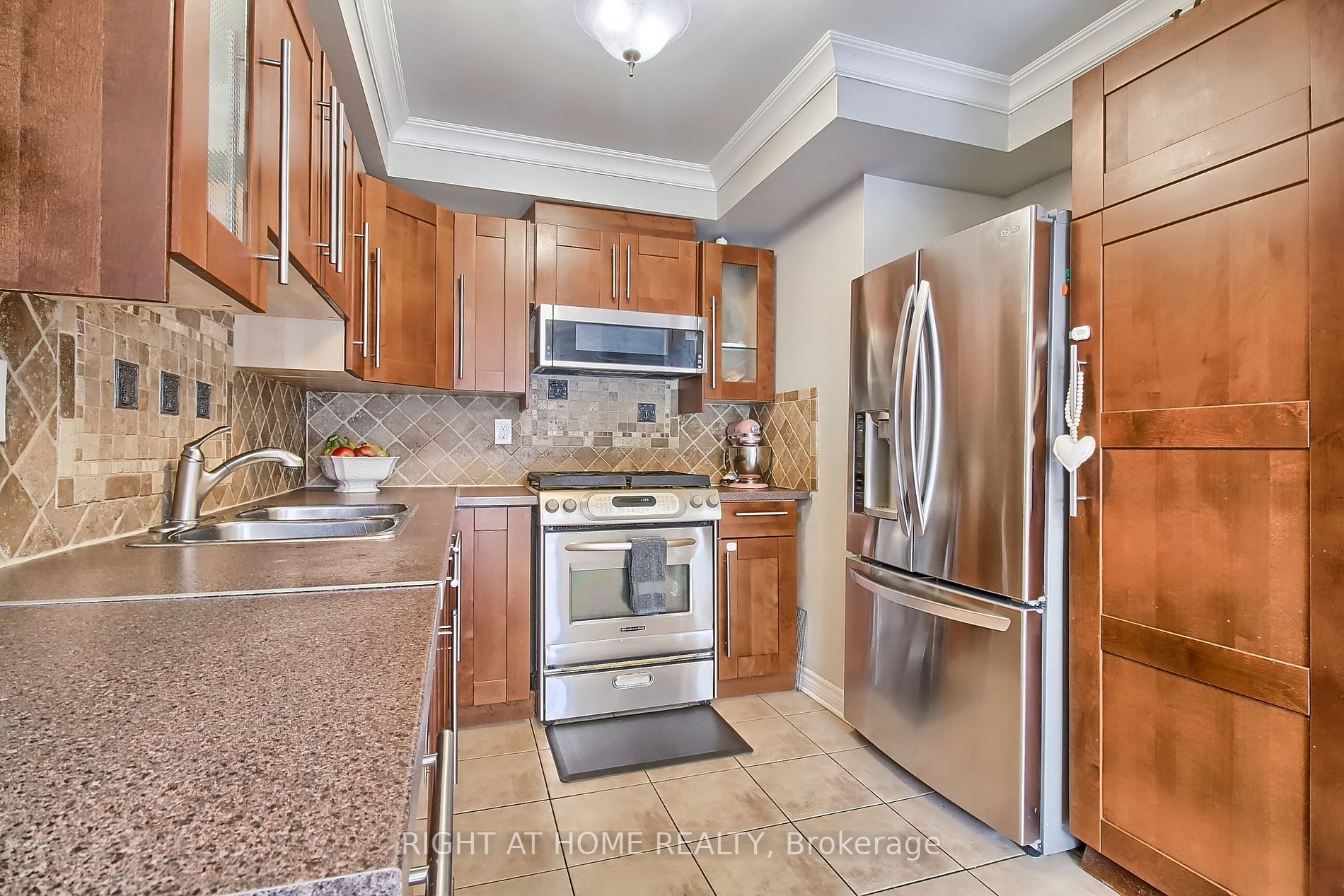 6 Manorwood Crt