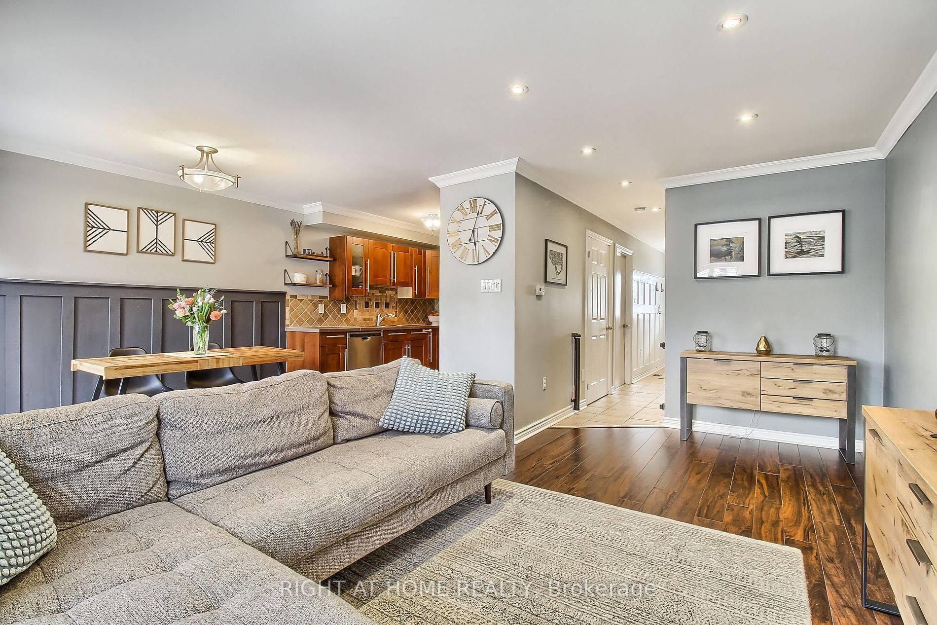 6 Manorwood Crt